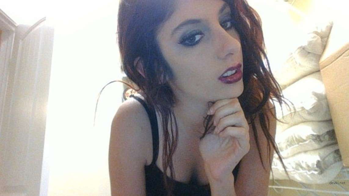 Slim Naked Girl Amateur Porn Photos - Explicit Nude Shots