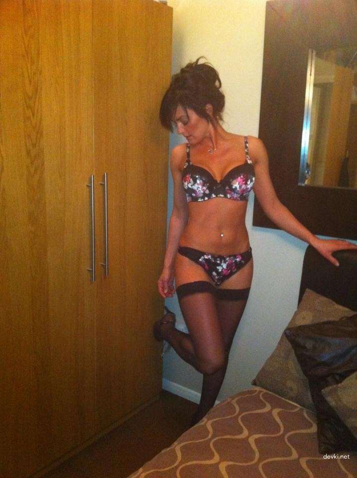 Seductive Lady Amateur Porn Photo - Explicit and Raw XXX Content