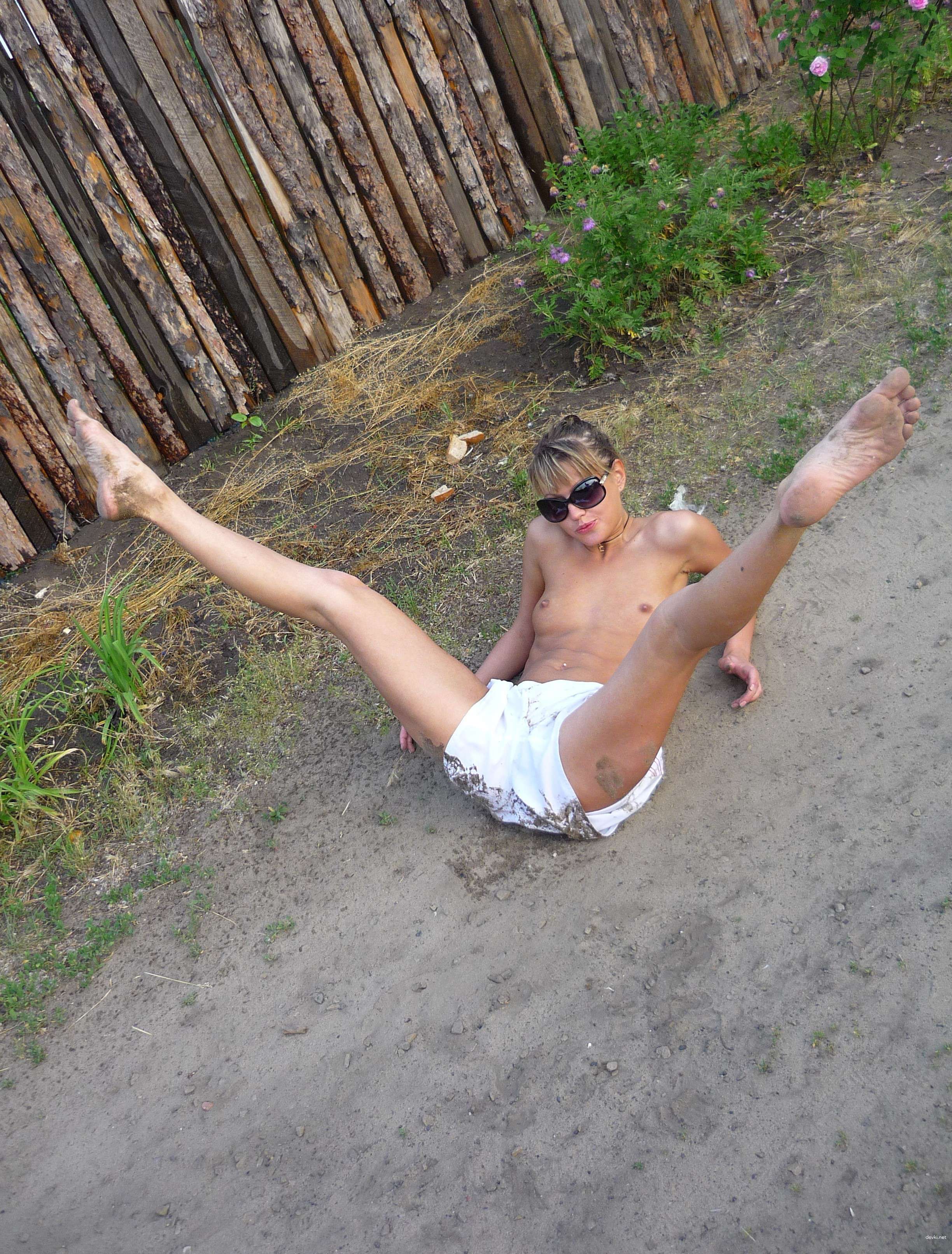 Blonde Nudist Amateur Exposing All in Bold Explicit Photos