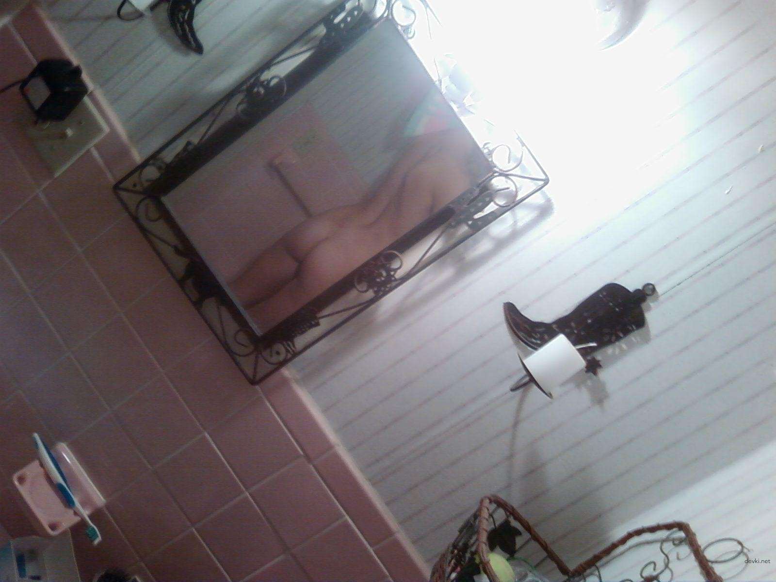 Hot Amateur Selfie of Cute Girl - Explicit Nude Photo Shoot