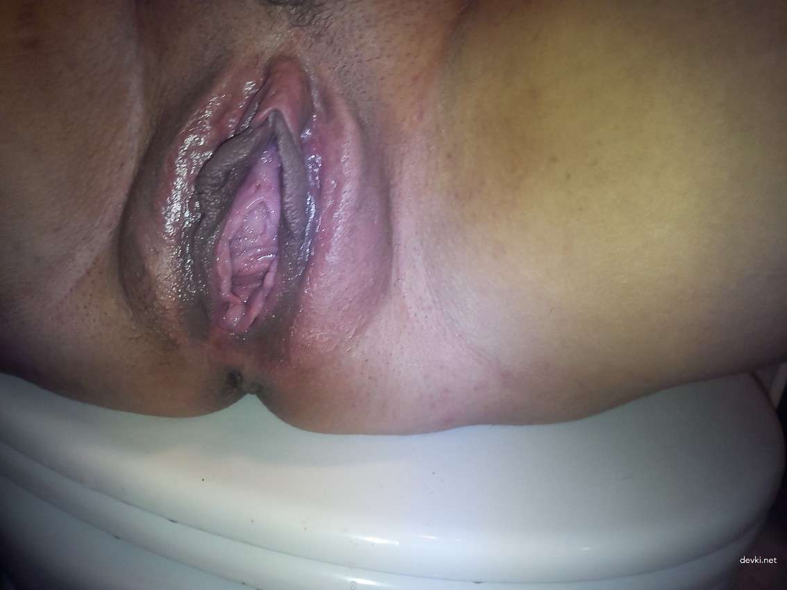 Amateur Babe Fills Herself with Everything - Explicit Photo Collection