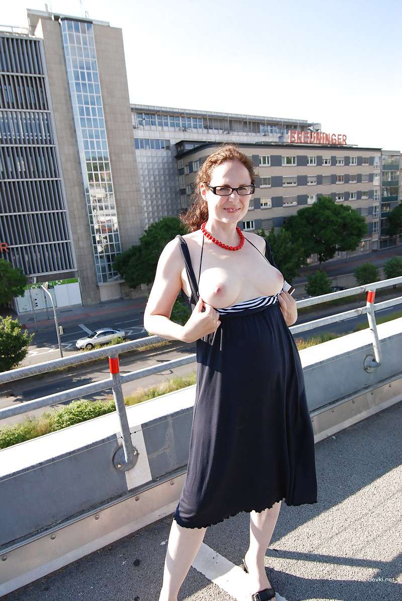 Big Booty Woman Amateur Porn Part 3: Explicit Photos