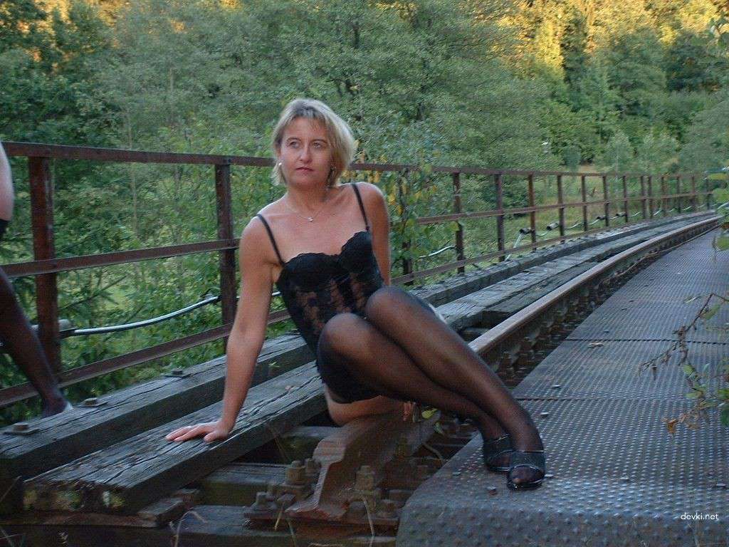 Swingers on Vacation Engage in Explicit Sex