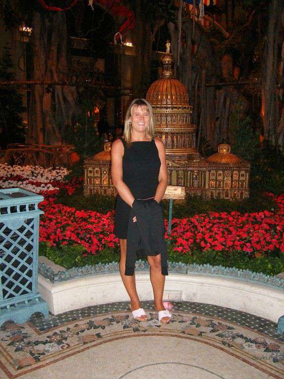 Swingers on Vacation Engage in Explicit Sex