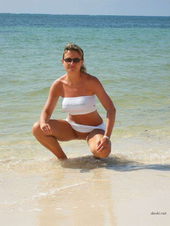 Wild Swinger Vacation Part 3: Hot Amateur Porn Photos