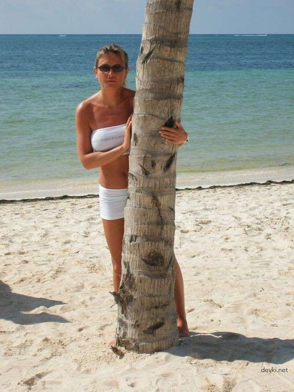 Wild Swinger Vacation Part 3: Hot Amateur Porn Photos