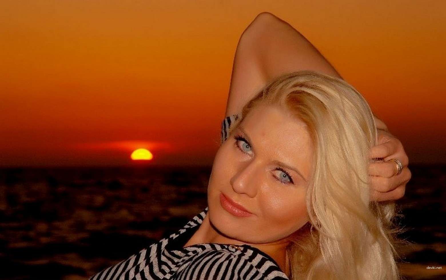 Seductive Blonde Amateur Porn Photos - Explicit XXX Content!