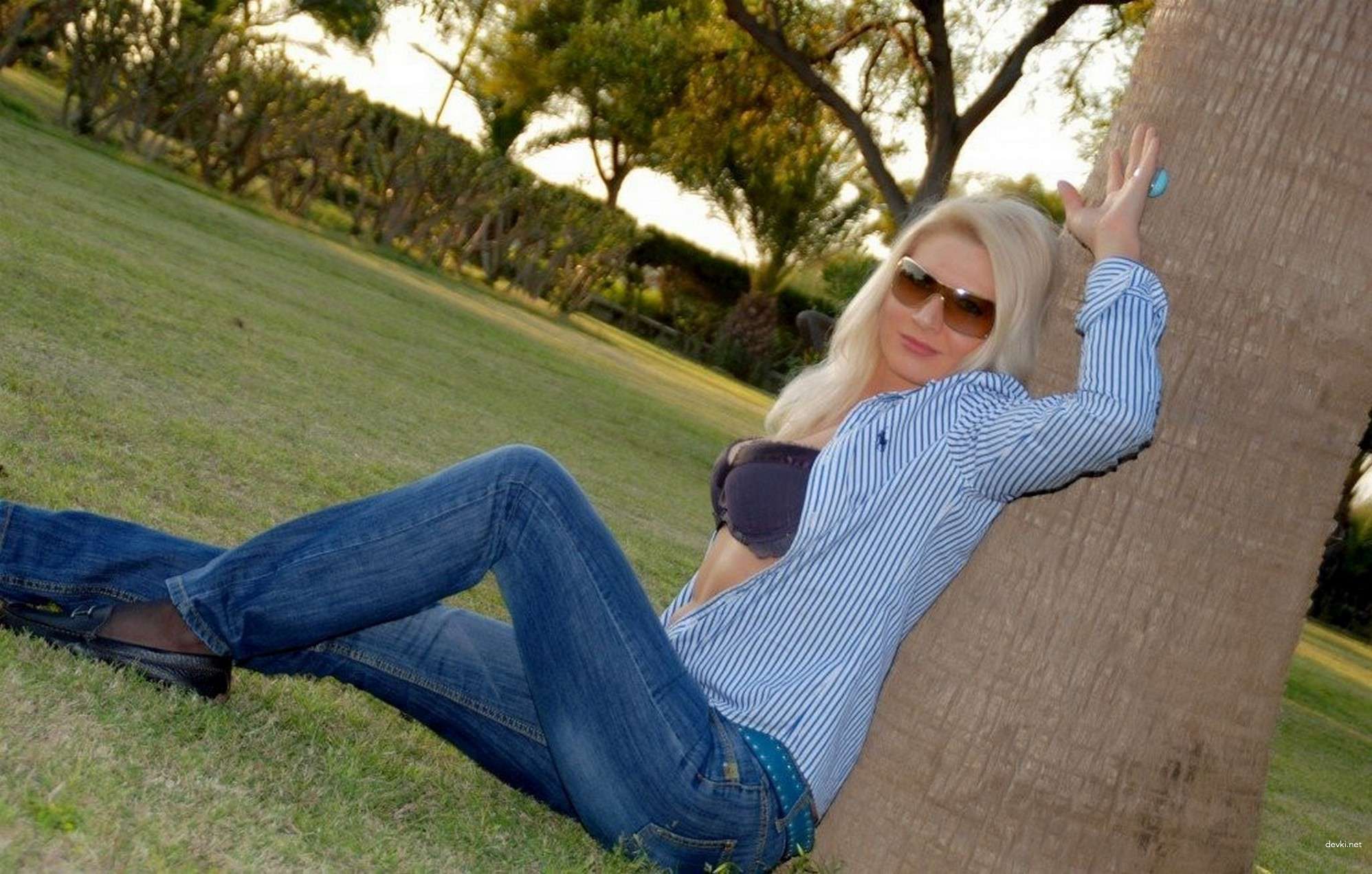 Seductive Blonde Amateur Porn Photos - Explicit XXX Content!