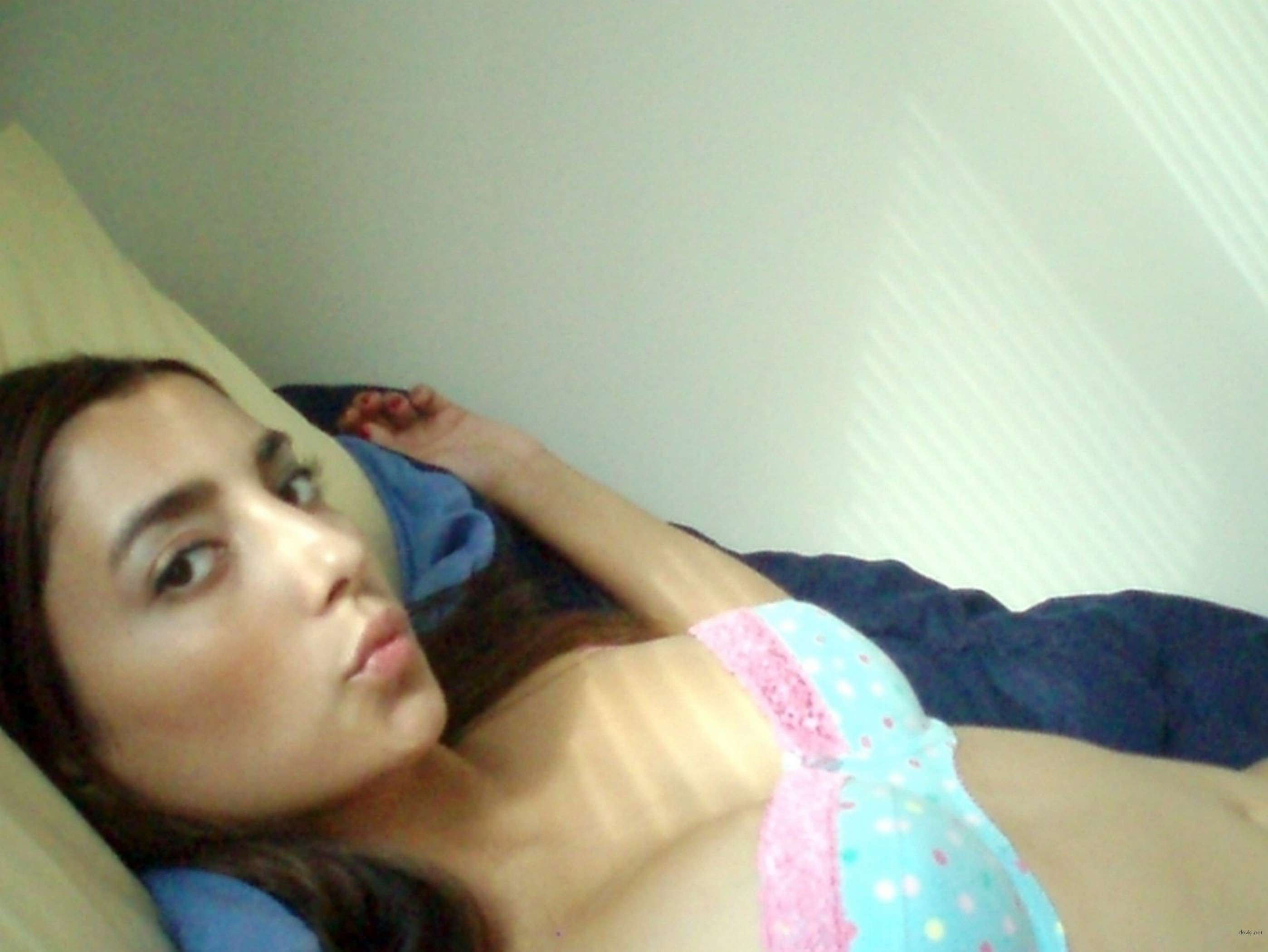 Stunning Naked Amateur Girl Exposed in Explicit Porn Photos