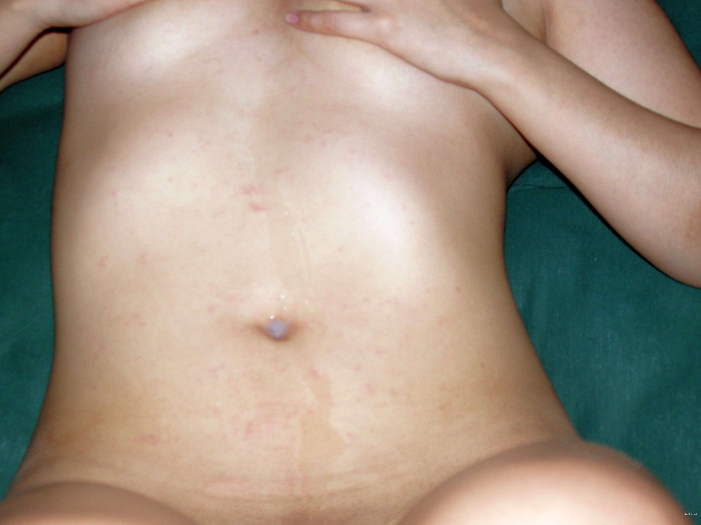 Stunning Naked Amateur Girl Exposed in Explicit Porn Photos