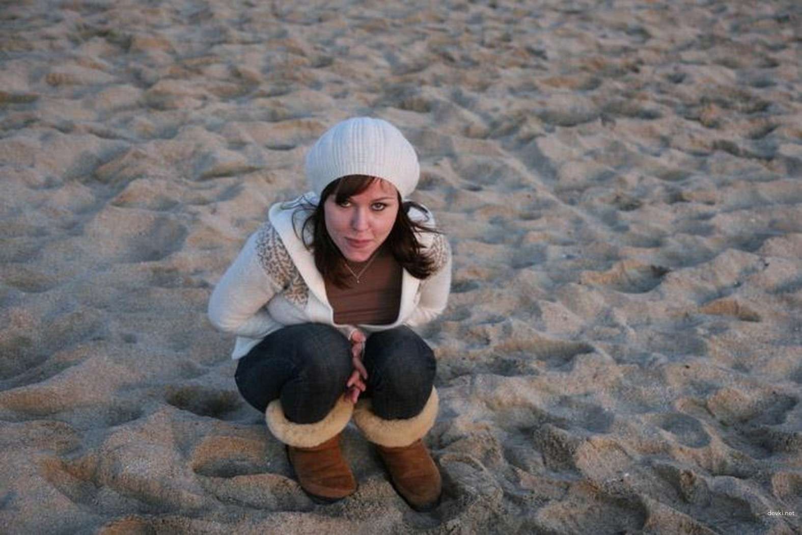 Big Boobed Girl Servicing Boyfriend: Amateur Porn Photo