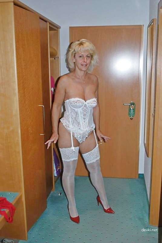 Mature Amateur Porn: Explicit Photos for Mature Lovers