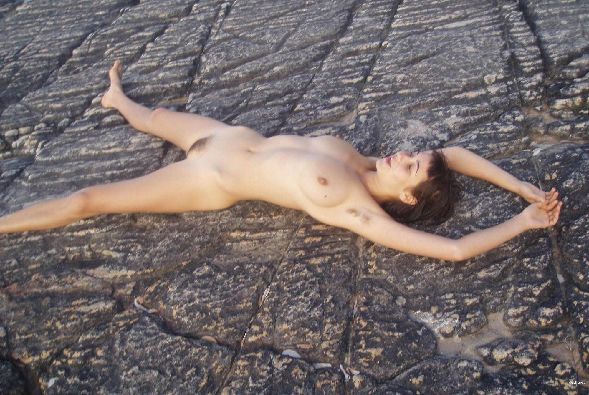Raw Erotic Amateur Girl: Sensual Nude Photography