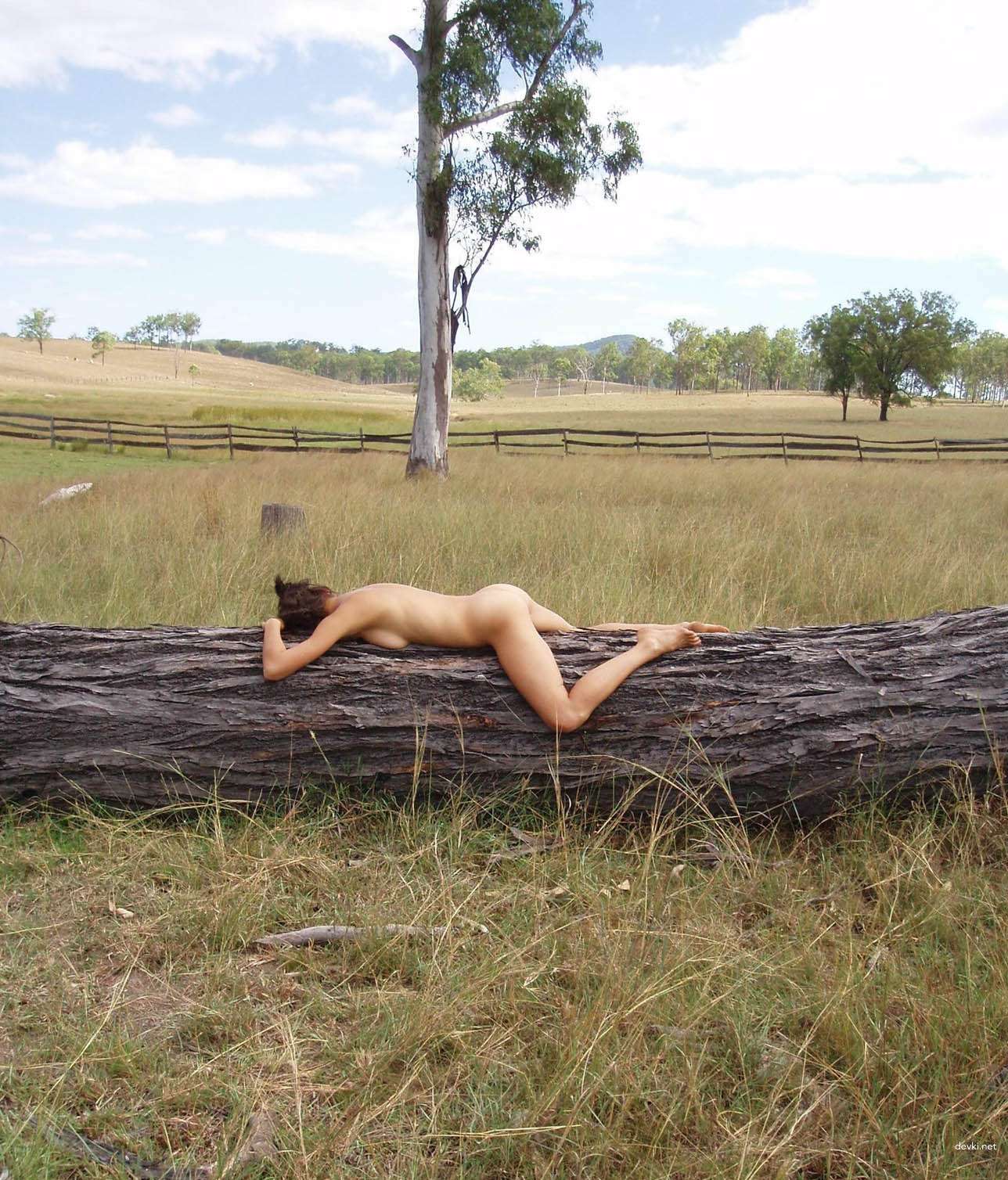 Raw Erotic Amateur Girl: Sensual Nude Photography