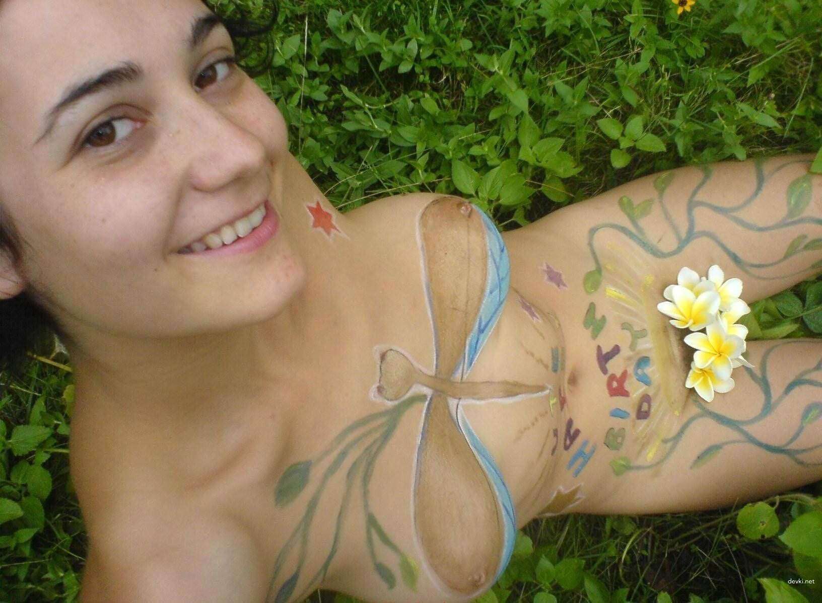 Raw Erotic Amateur Girl: Sensual Nude Photography