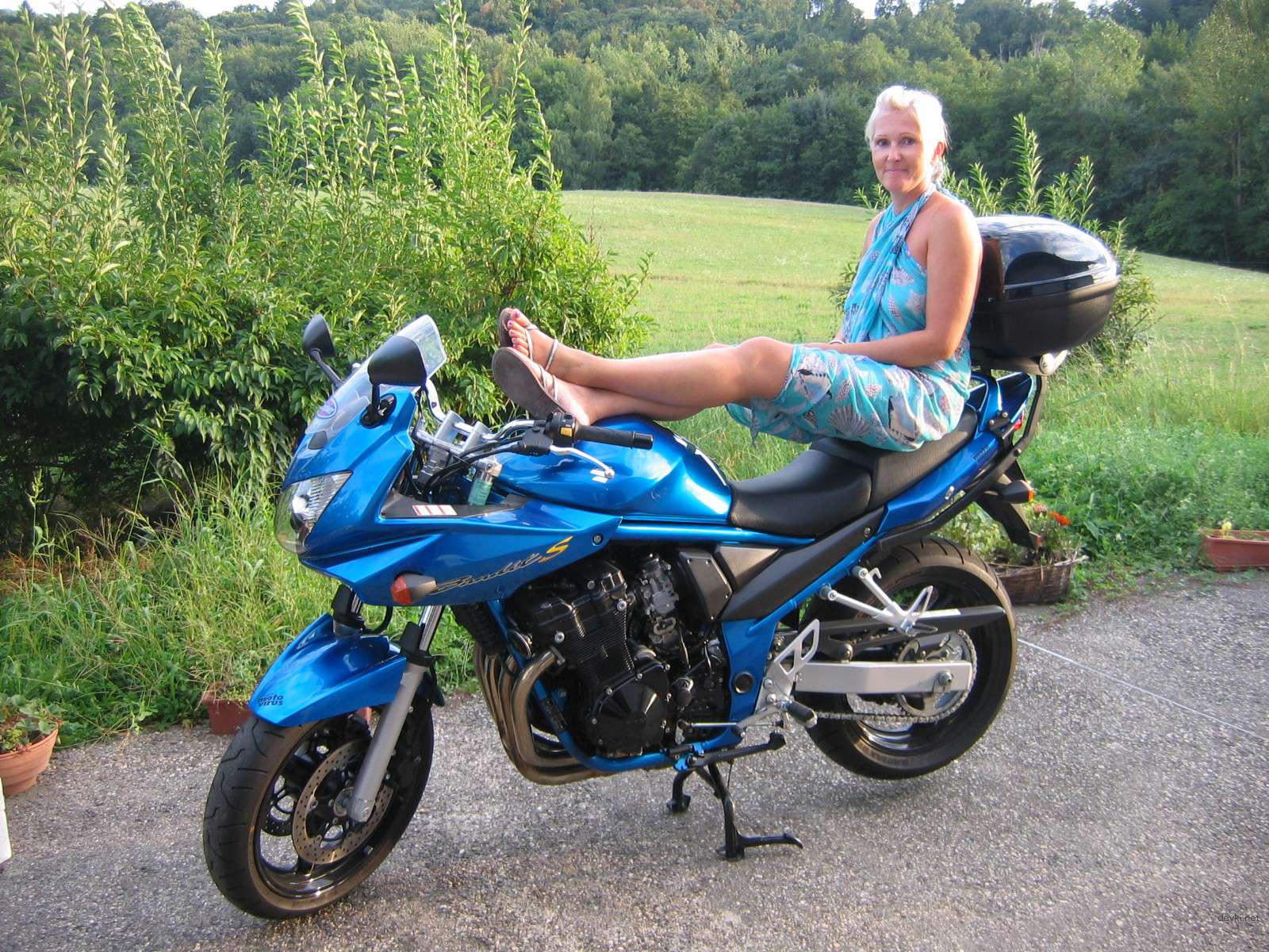 Mature Lady Strips - Explicit Amateur Porn Photo Set