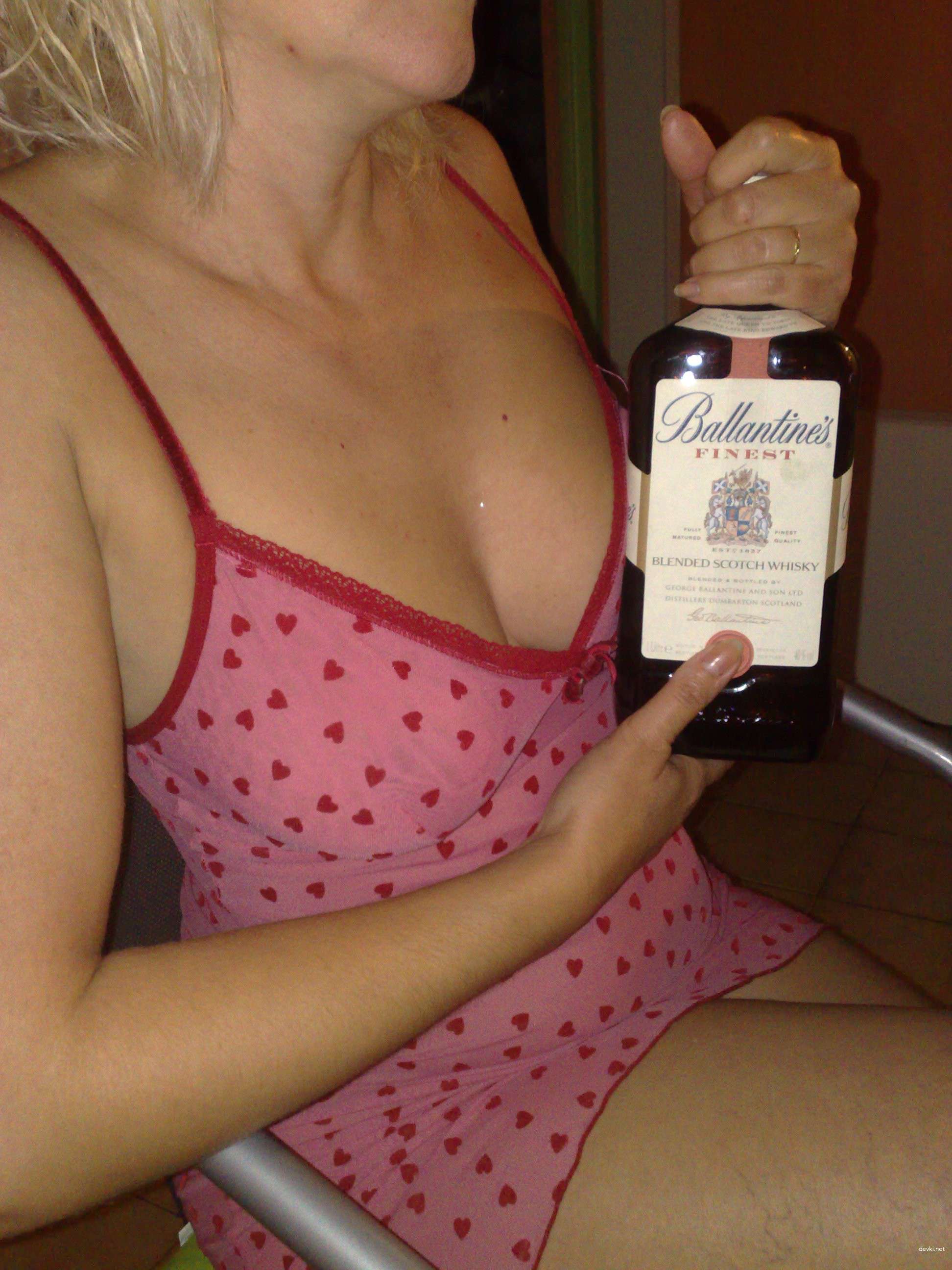 Mature Lady Strips - Explicit Amateur Porn Photo Set