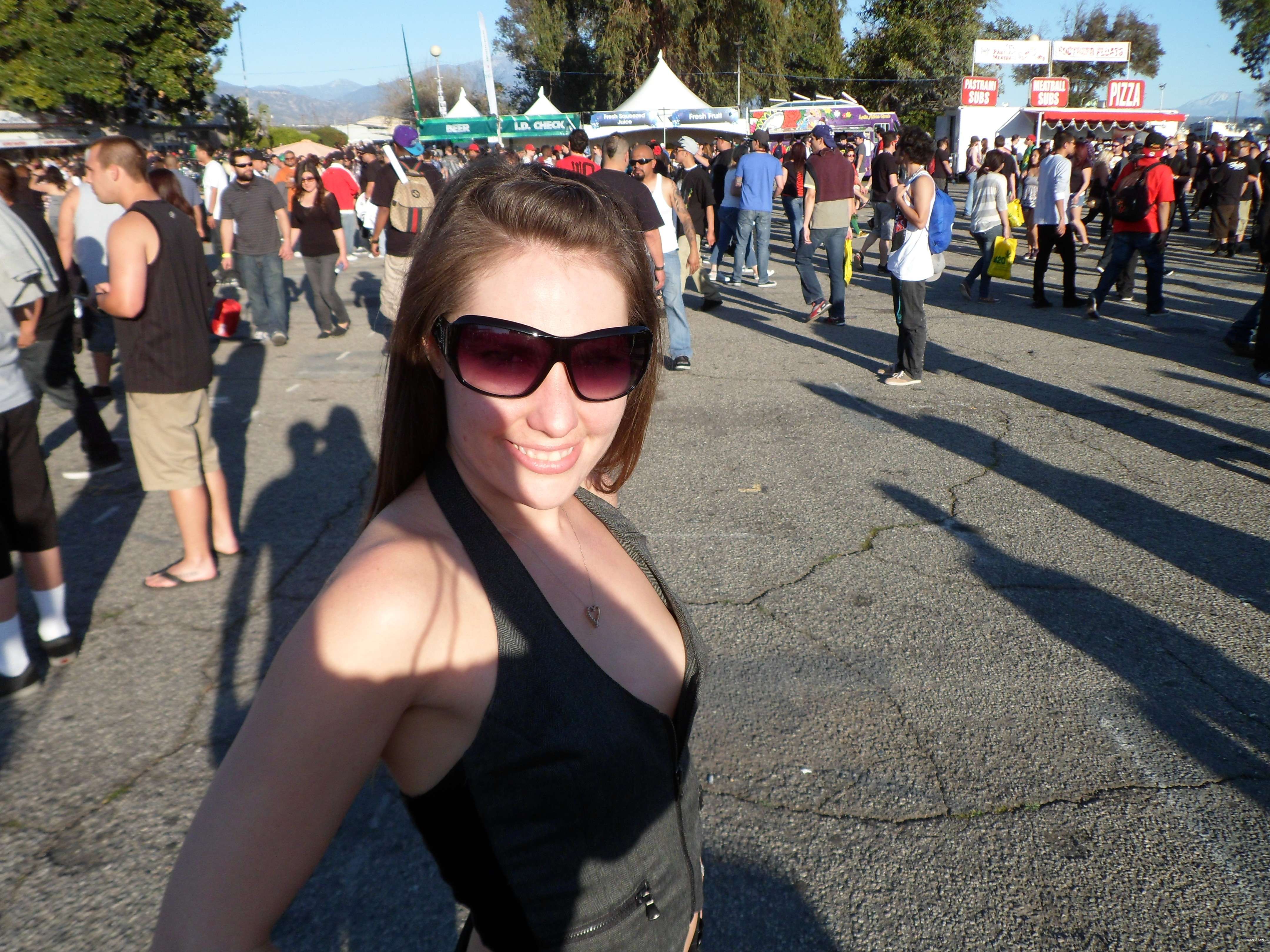 Girl flaunts her assets in public - Amateur porn pic