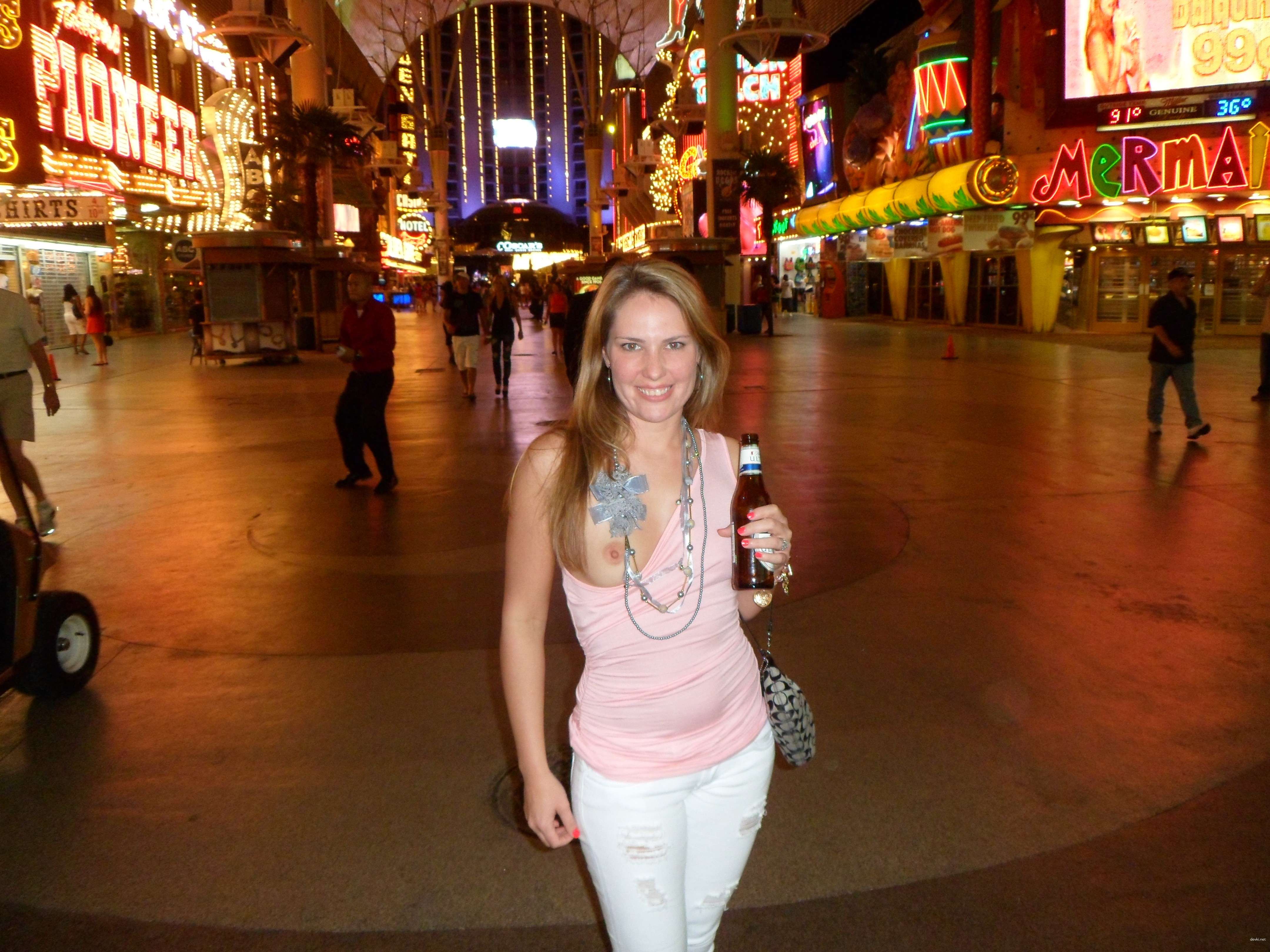 Girl flaunts her assets in public - Amateur porn pic