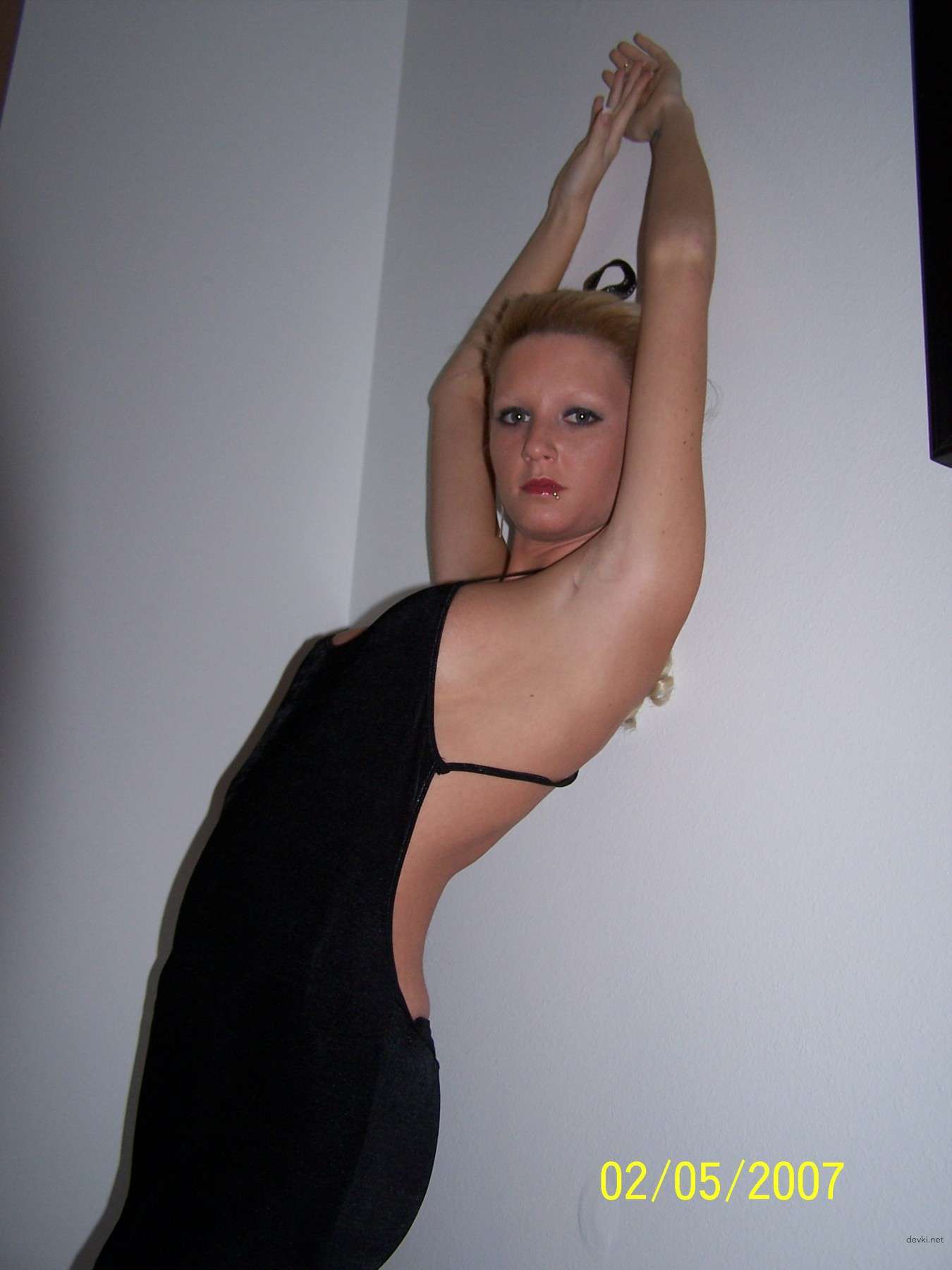 Hot Blonde Amateur Sex Photos: Long-Legged Bombshell in Action