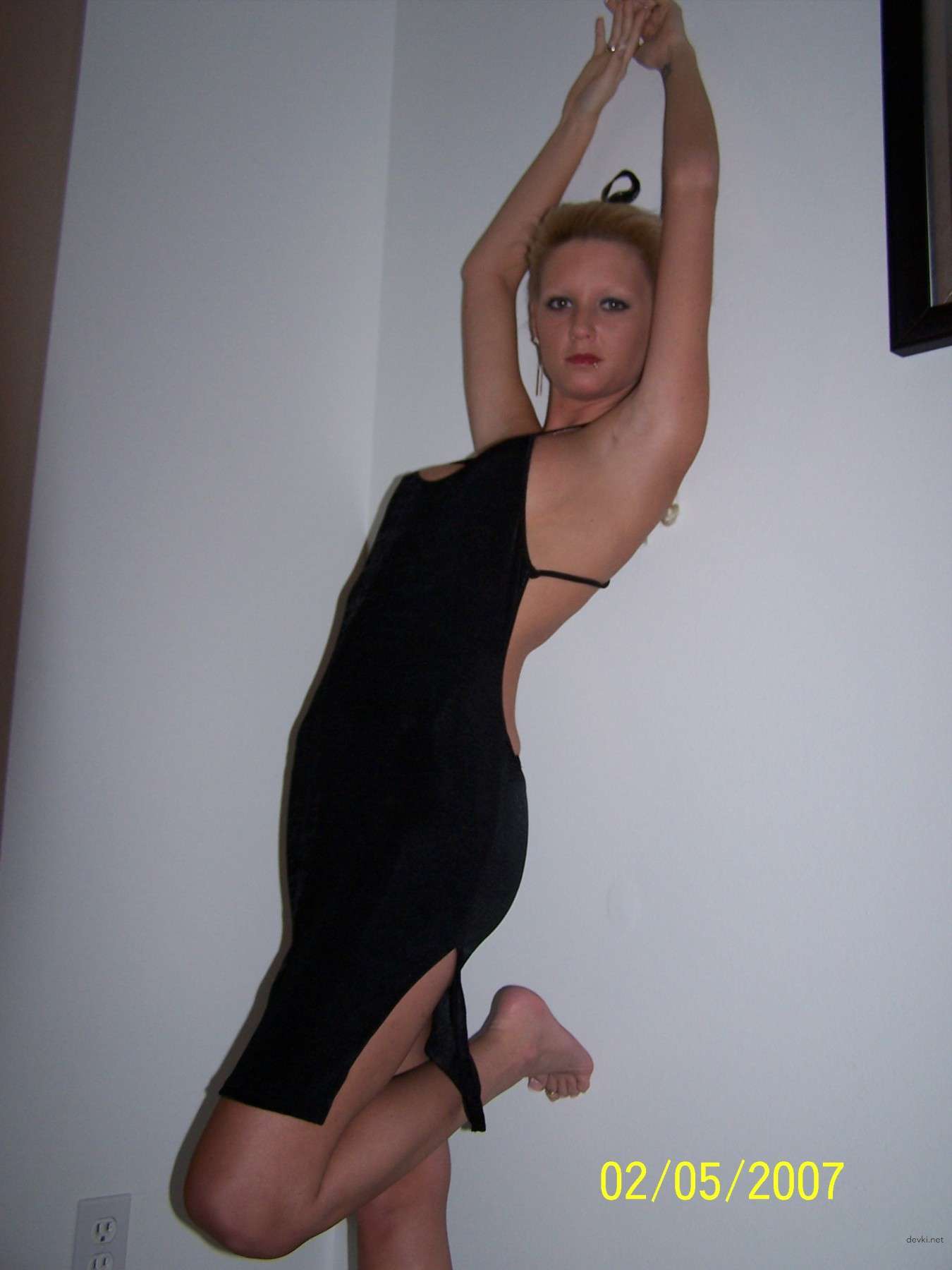 Hot Blonde Amateur Sex Photos: Long-Legged Bombshell in Action