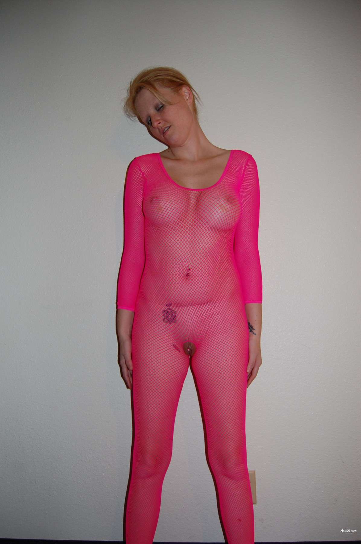 Long-Legged Blonde Shows Off Her Assets in Amateur Porn Pics