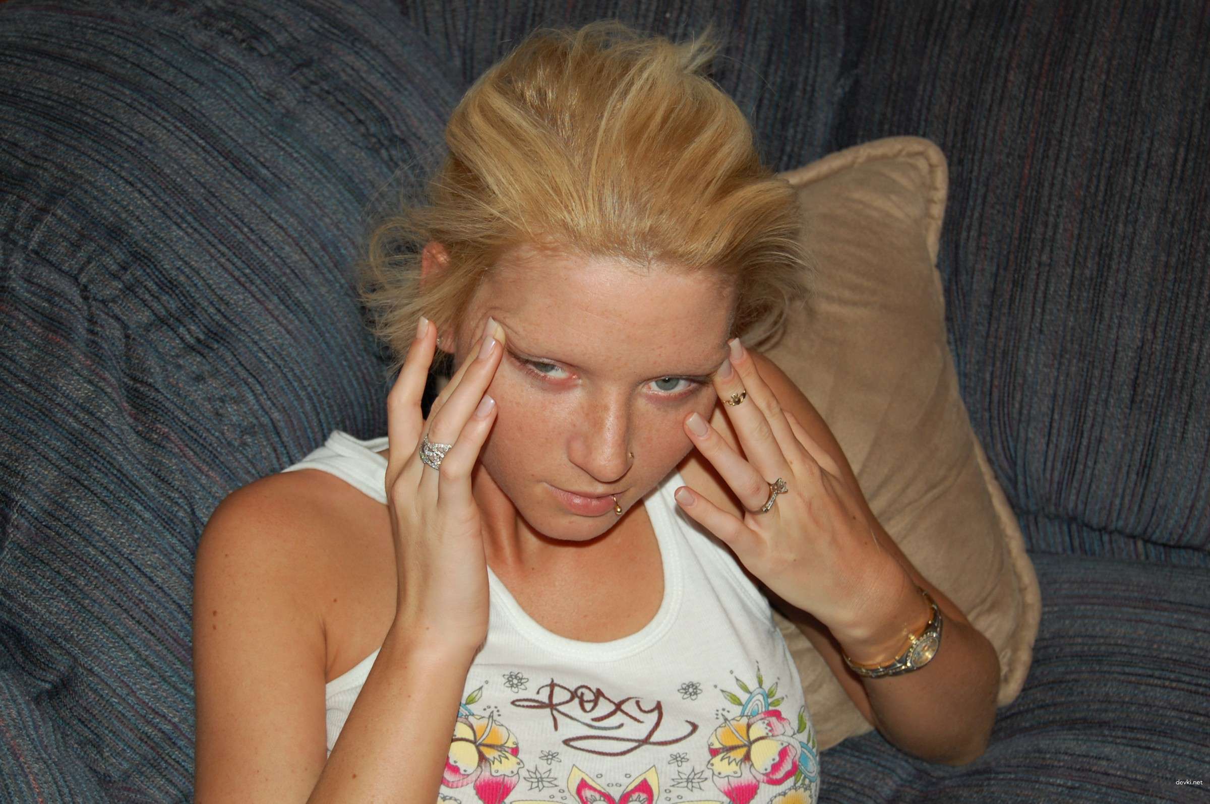 Long-Legged Blonde Shows Off Her Assets in Amateur Porn Pics