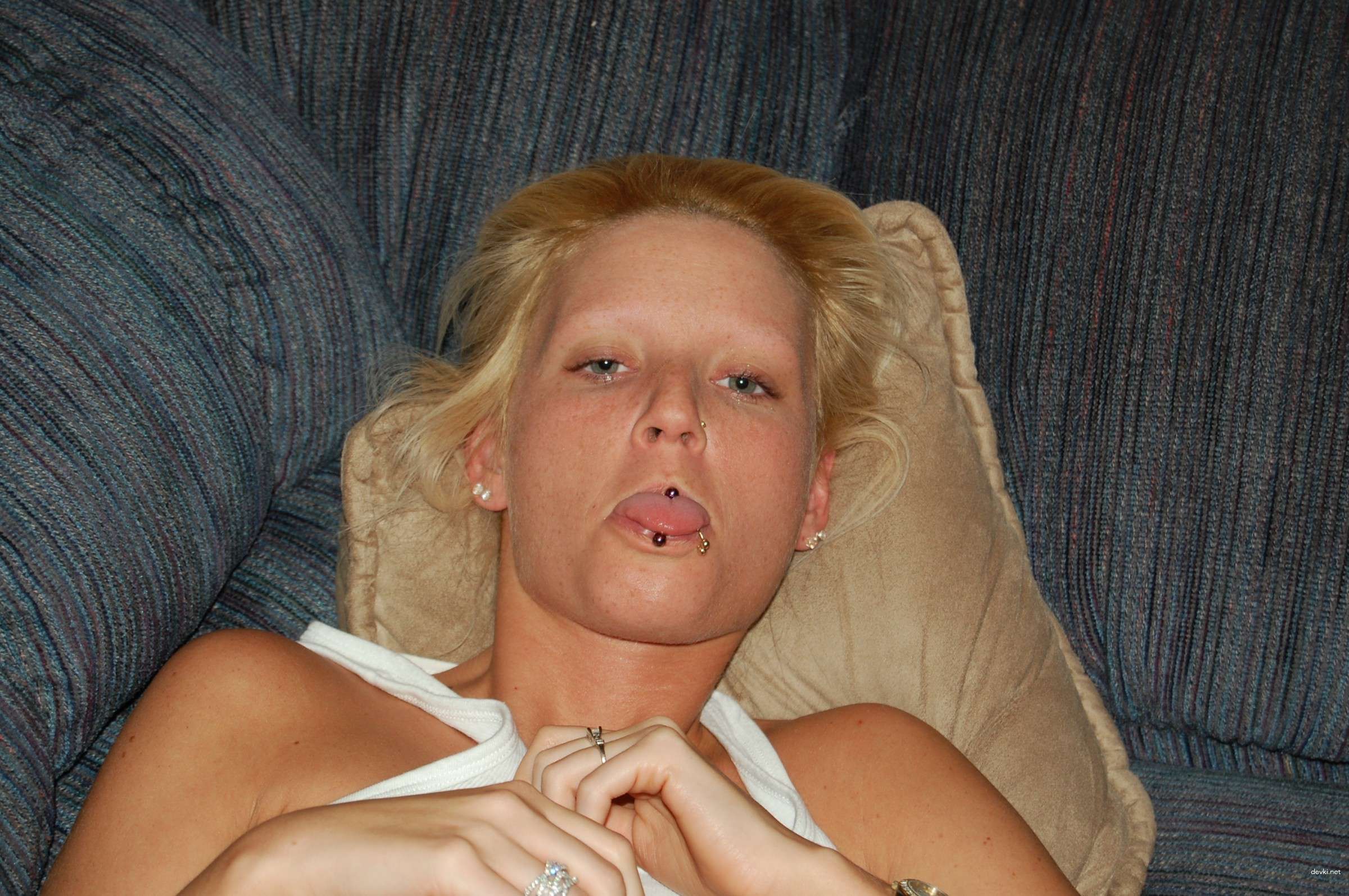 Long-Legged Blonde Shows Off Her Assets in Amateur Porn Pics