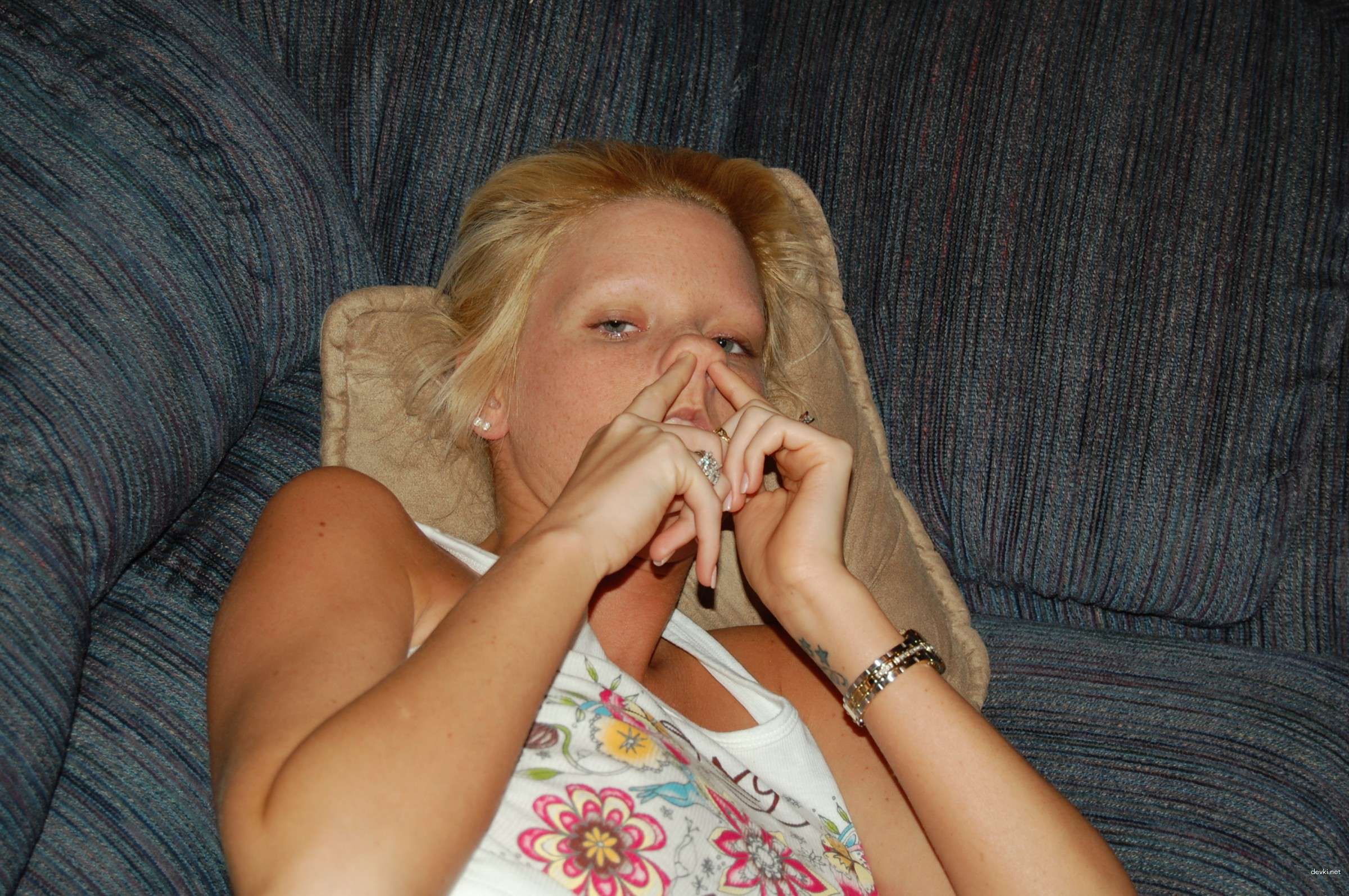 Long-Legged Blonde Shows Off Her Assets in Amateur Porn Pics