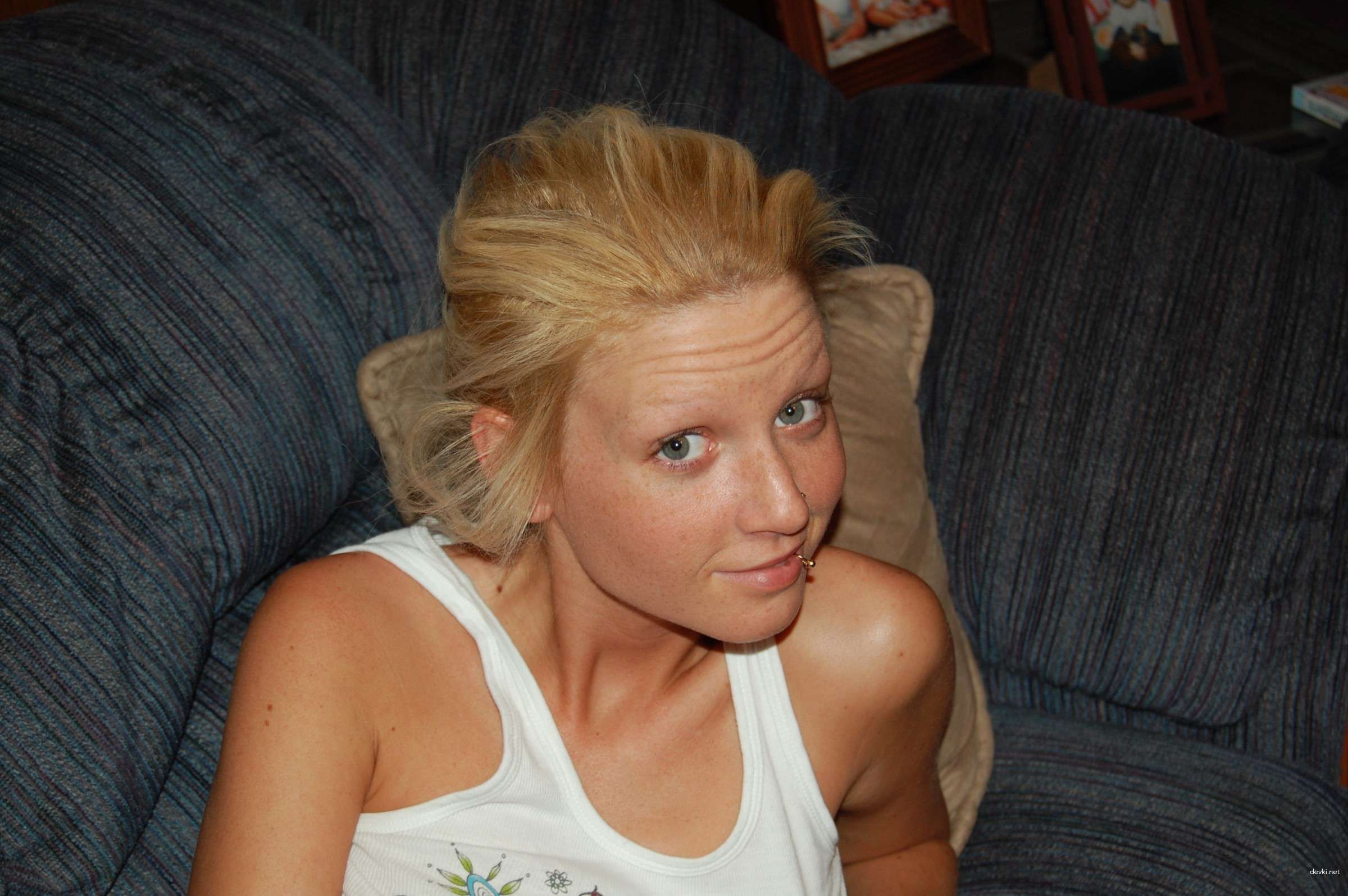 Long-Legged Blonde Shows Off Her Assets in Amateur Porn Pics