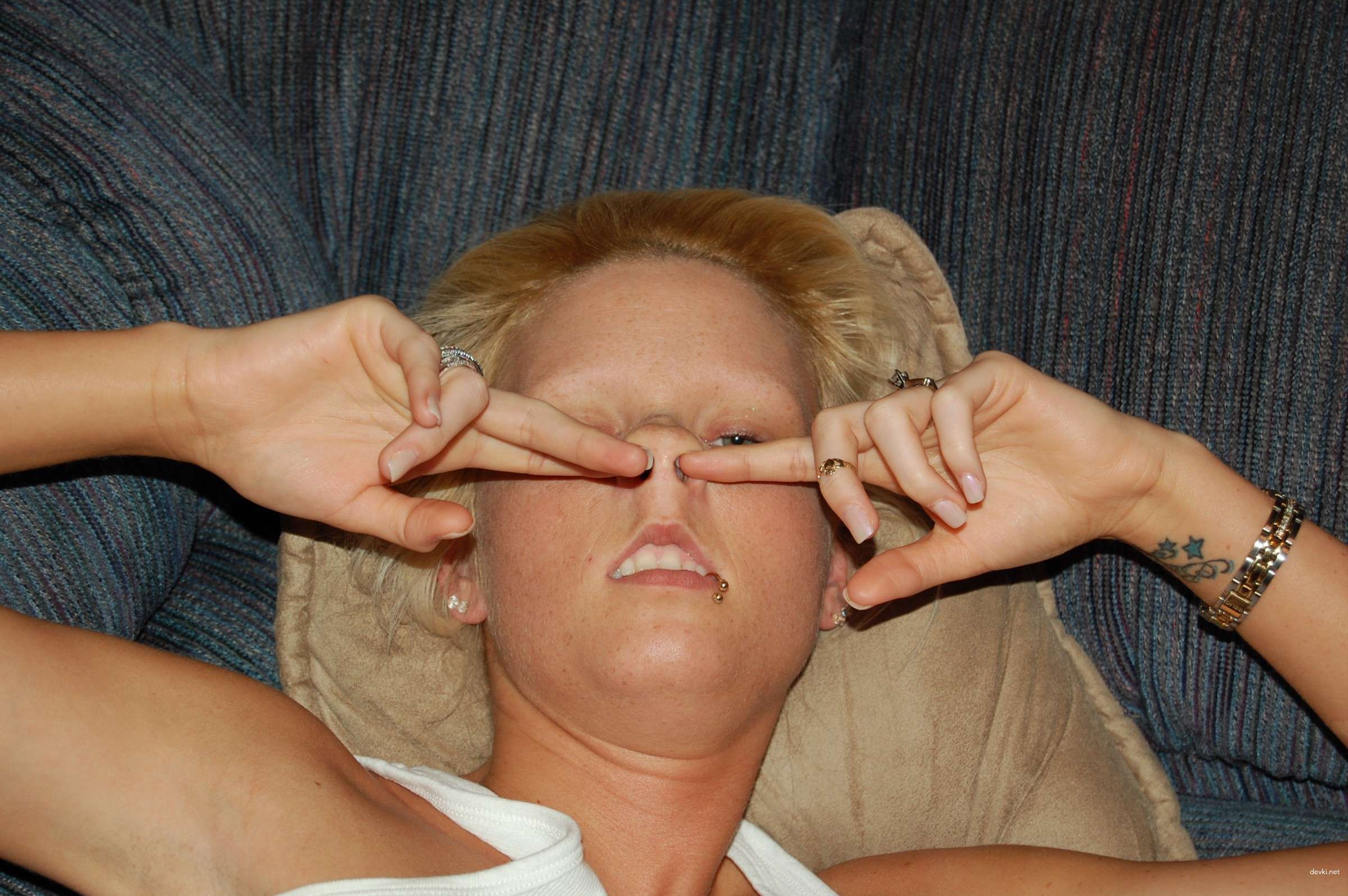 Long-Legged Blonde Shows Off Her Assets in Amateur Porn Pics