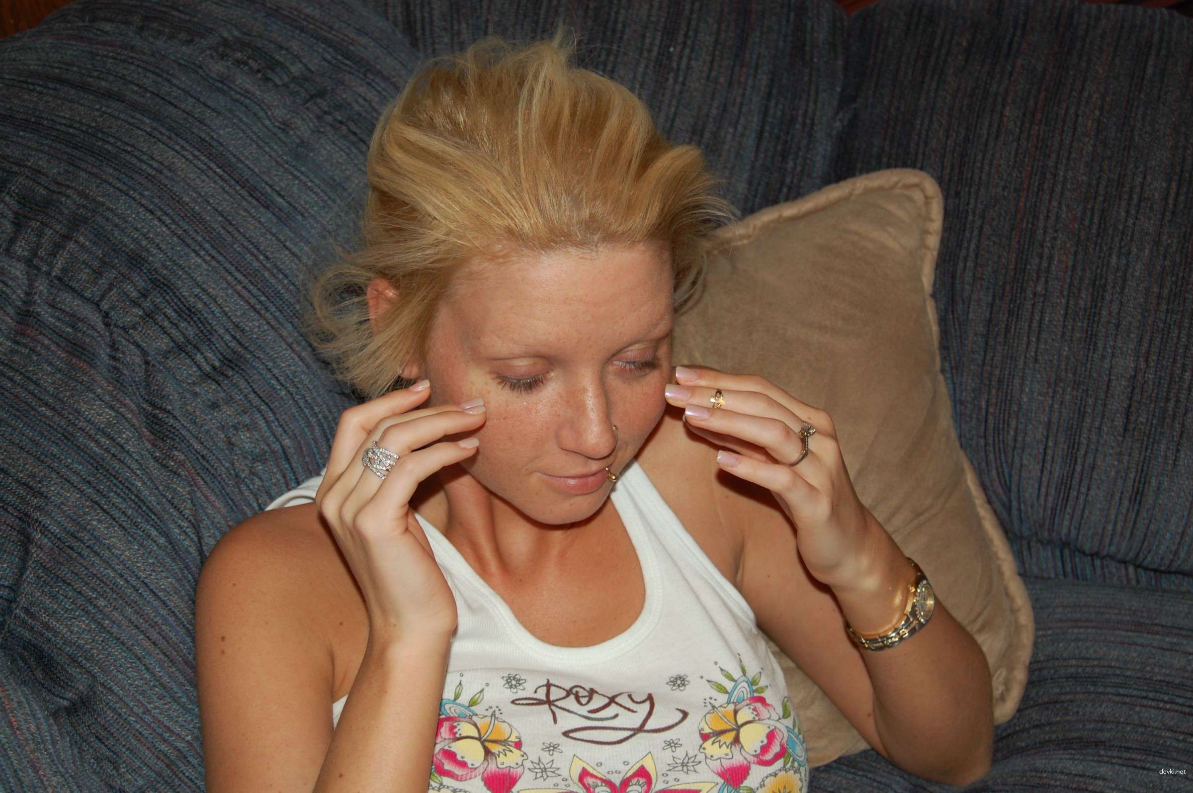 Long-Legged Blonde Shows Off Her Assets in Amateur Porn Pics