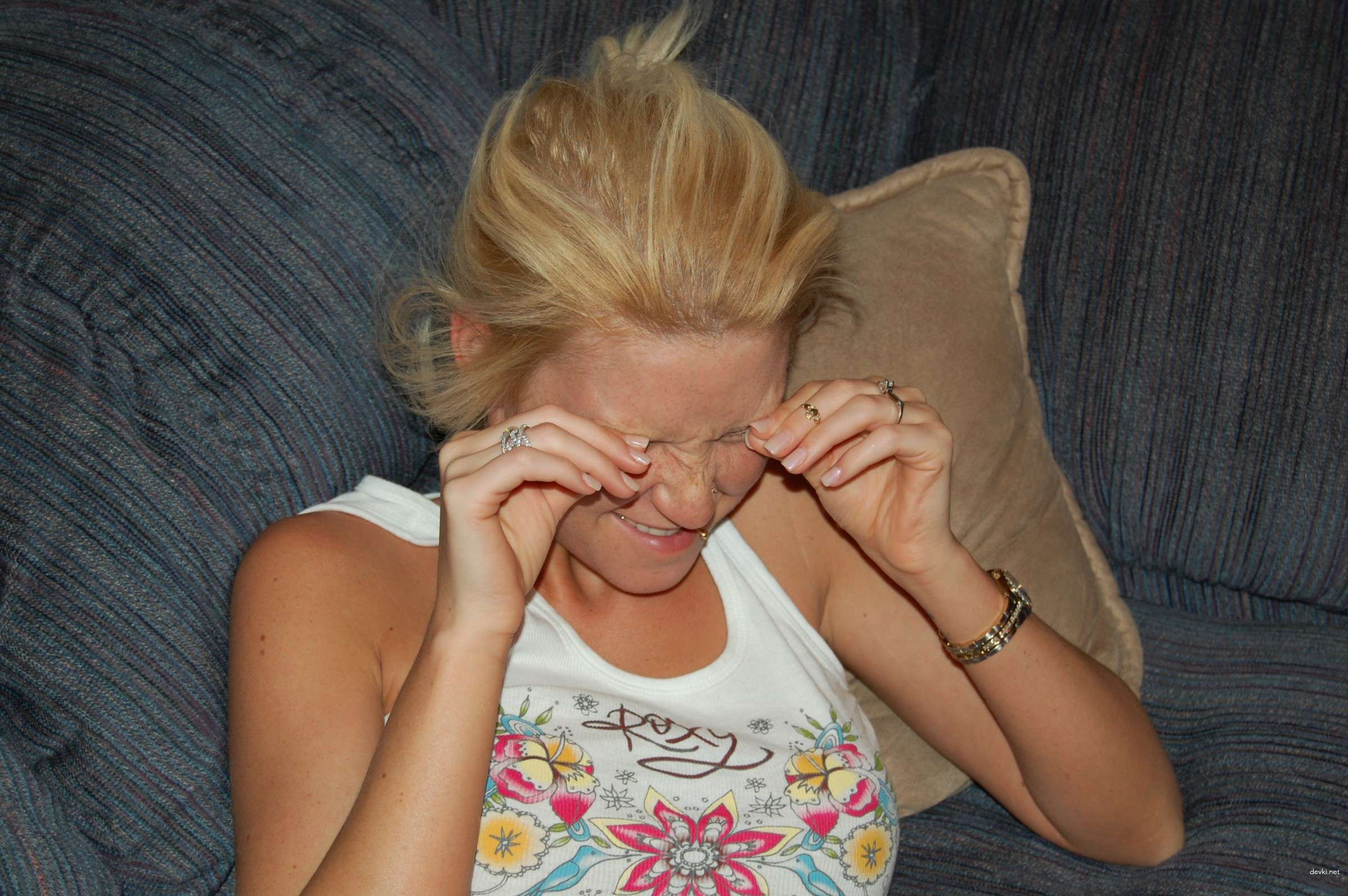 Long-Legged Blonde Shows Off Her Assets in Amateur Porn Pics