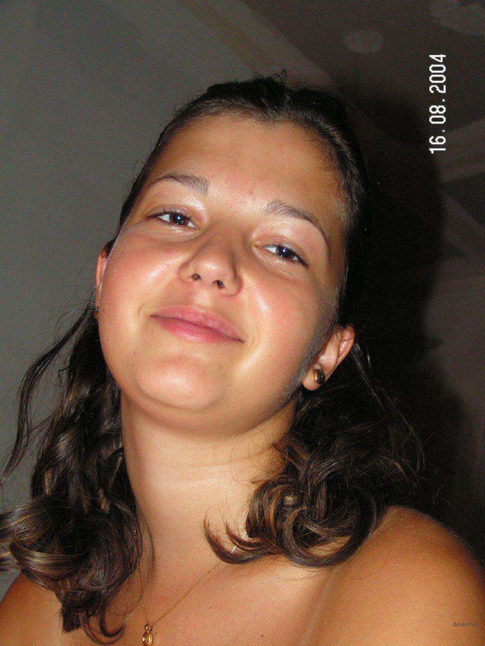 Amateur Porn: Sexy Chick with Hot Ass Gets Naughty in Explicit Photos