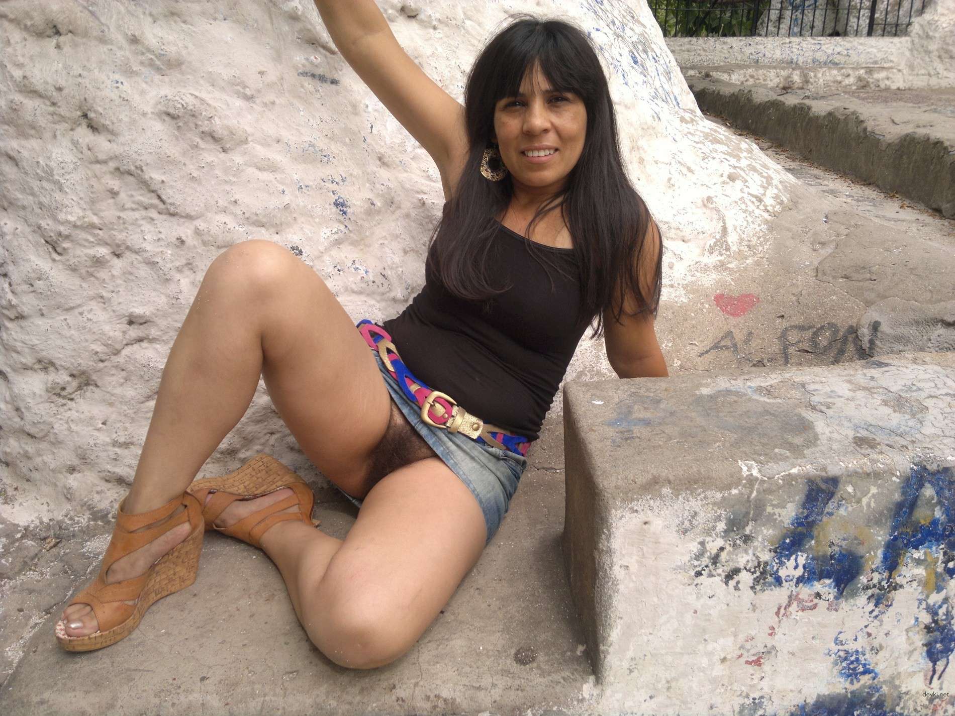 Mature Bitch with Hairy Pussy in Amateur Porn Photo Shoot