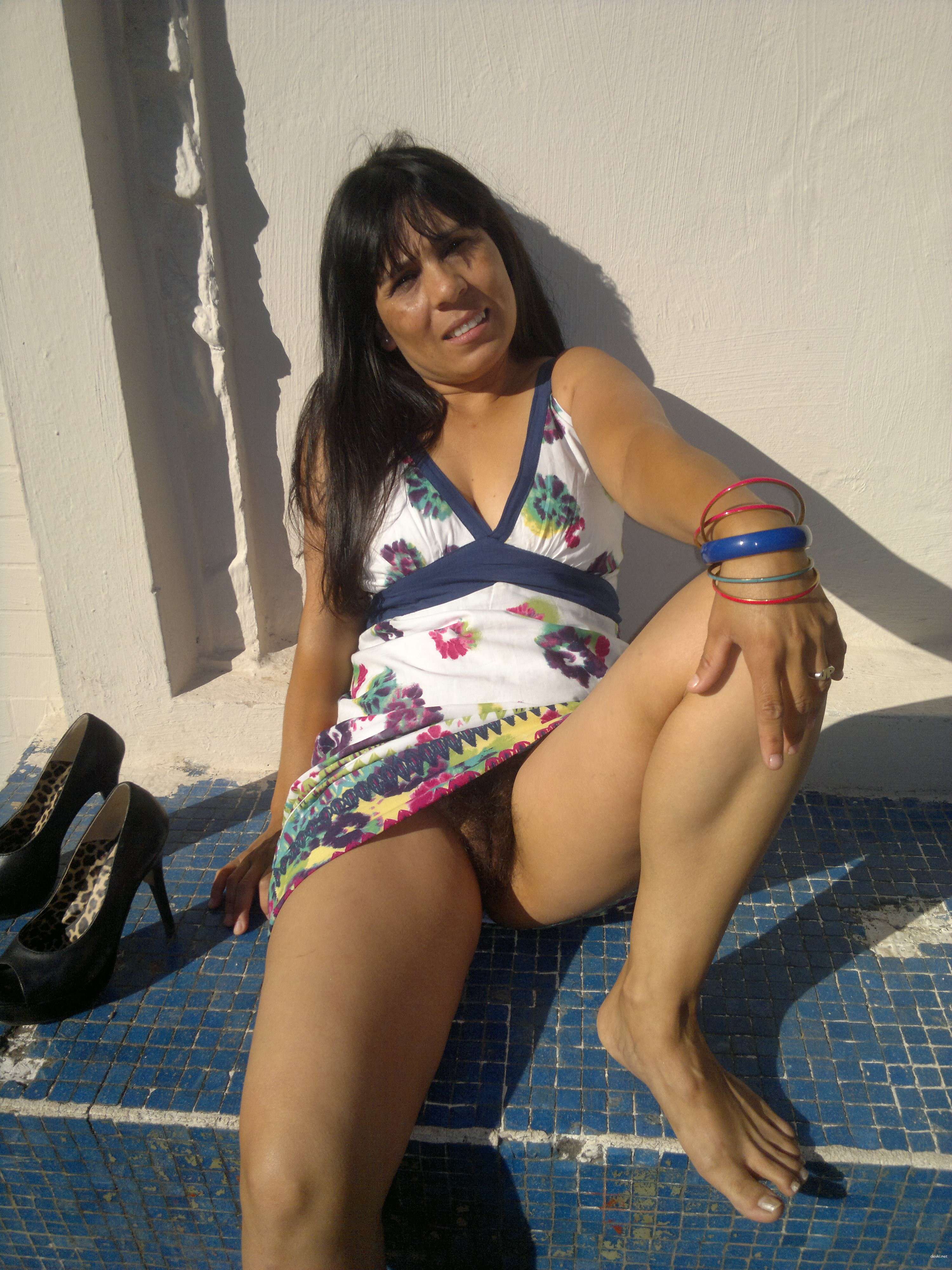 Mature Bitch with Hairy Pussy in Amateur Porn Photo Shoot