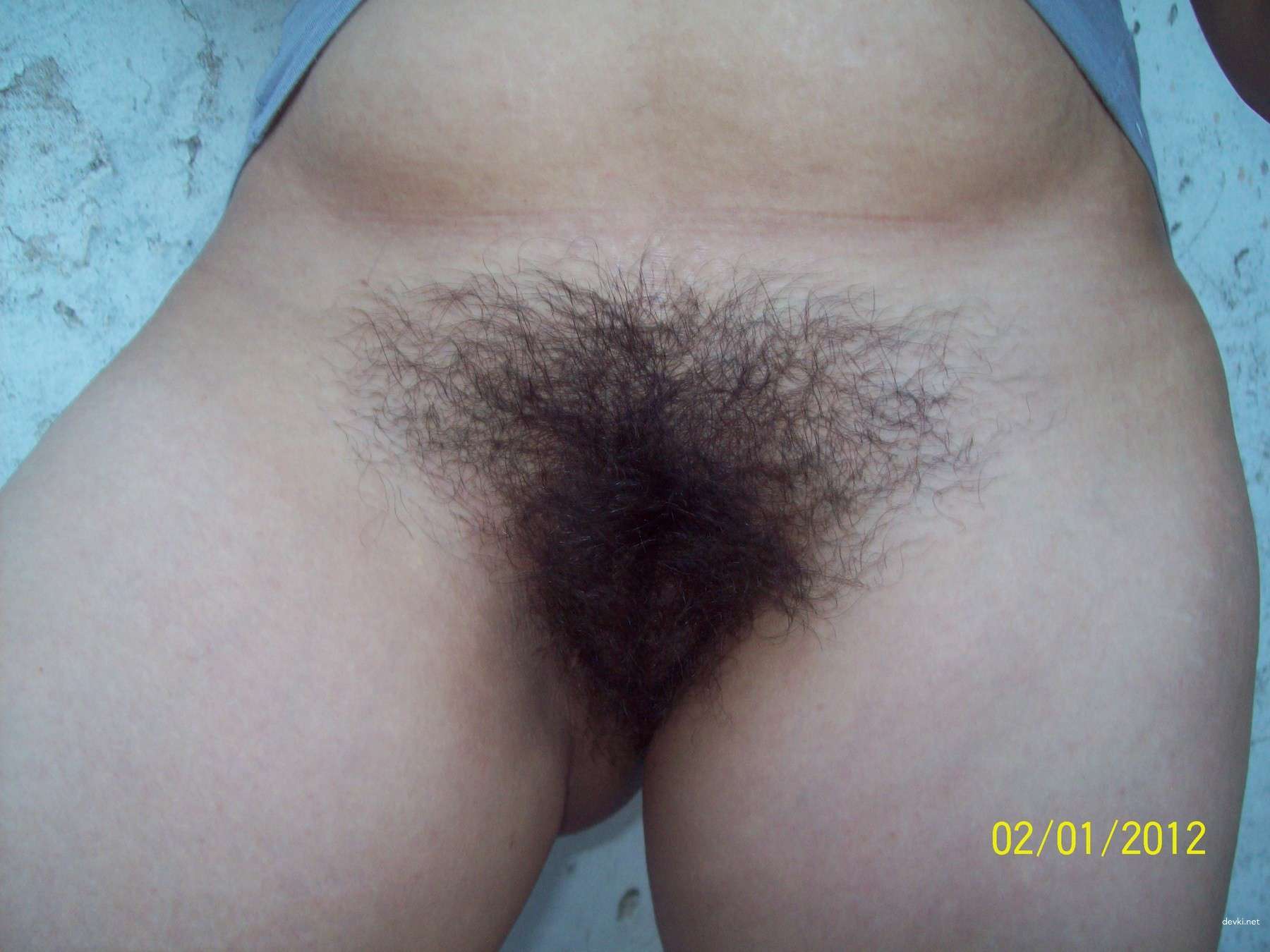 Mature Bitch with Hairy Pussy in Amateur Porn Photo Shoot