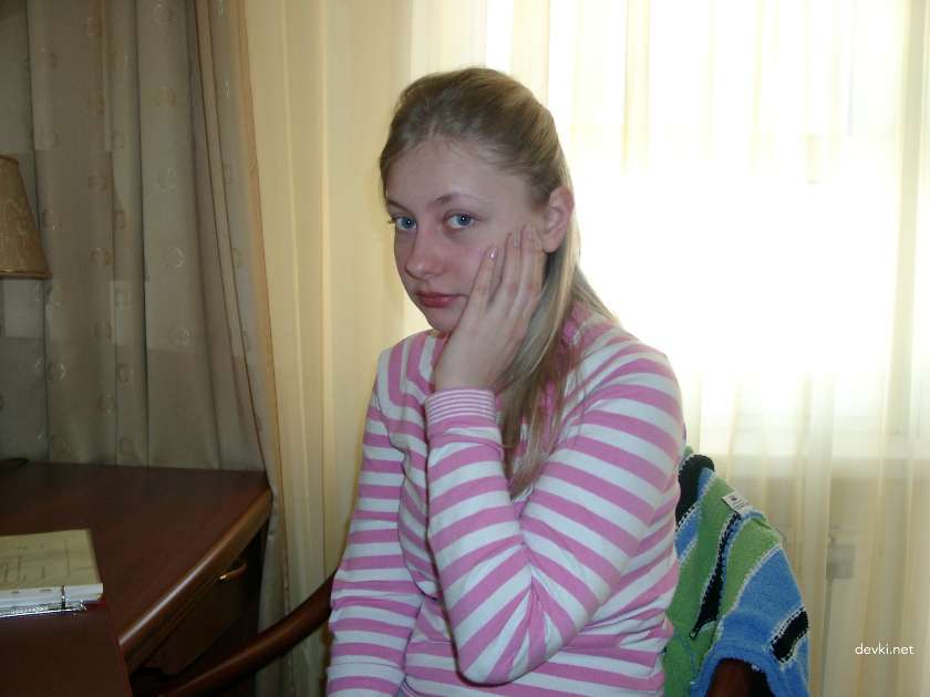 Explicit Amateur Porn Pics of Cute Girl - Intimate & Naughty Photos