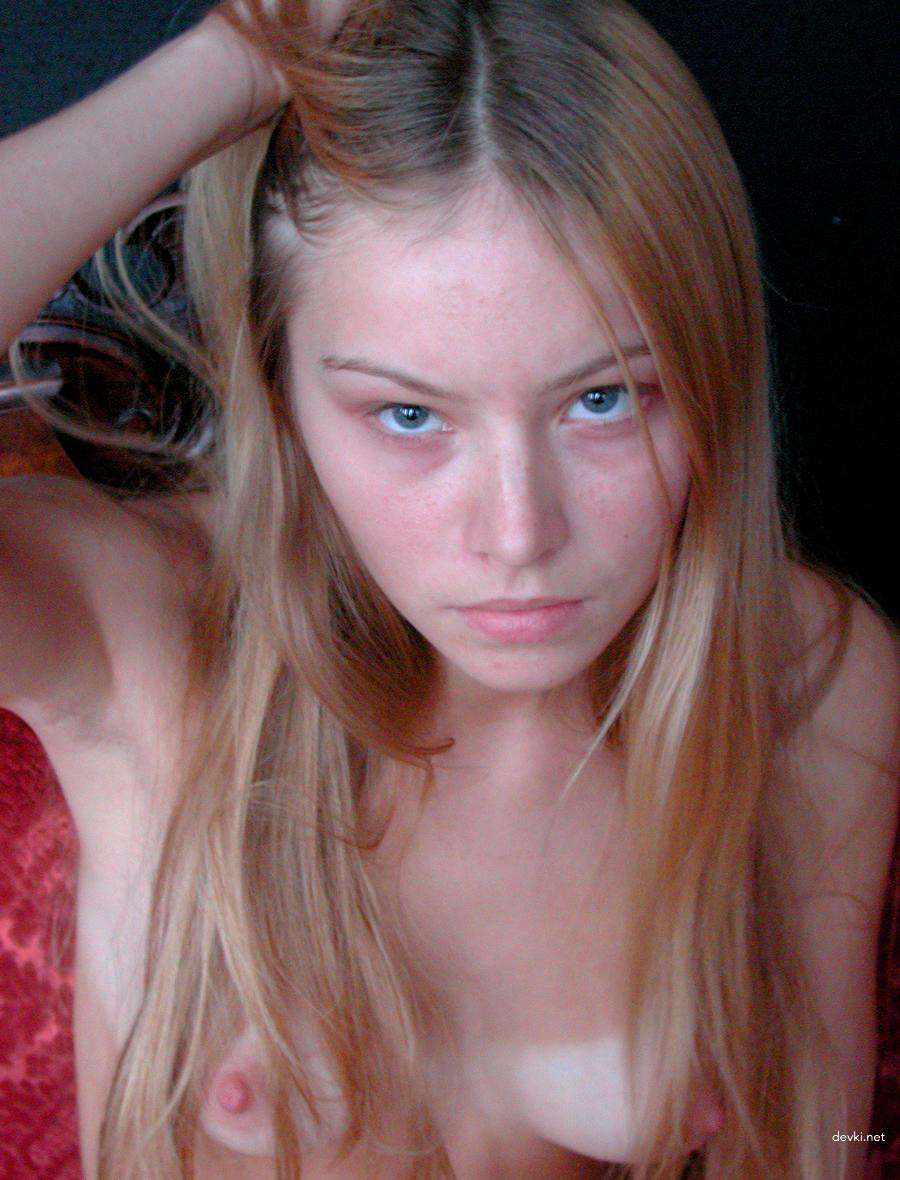 Skinny Girl Private Amateur Photo: Explicit and Bold!