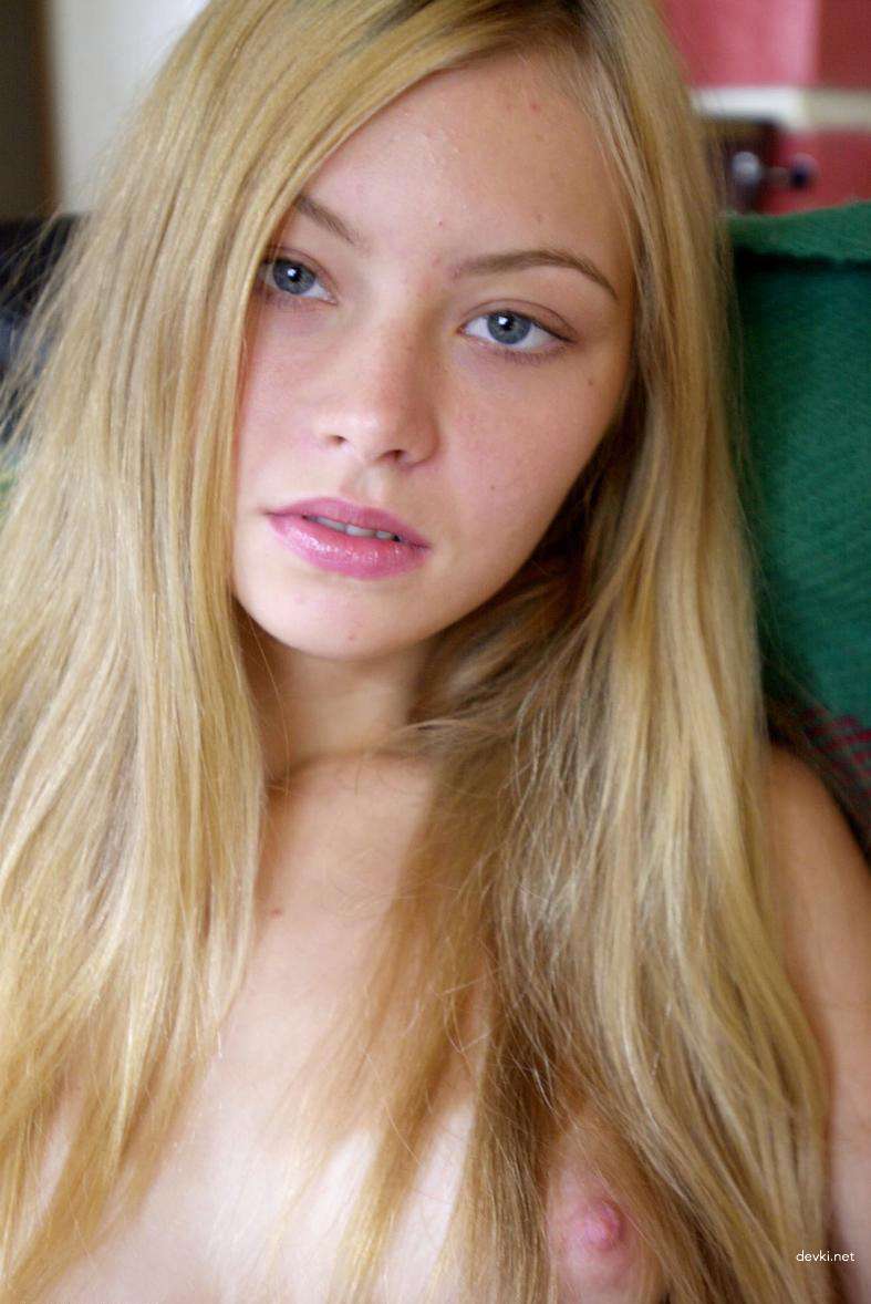 Skinny Girl Private Amateur Photo: Explicit and Bold!