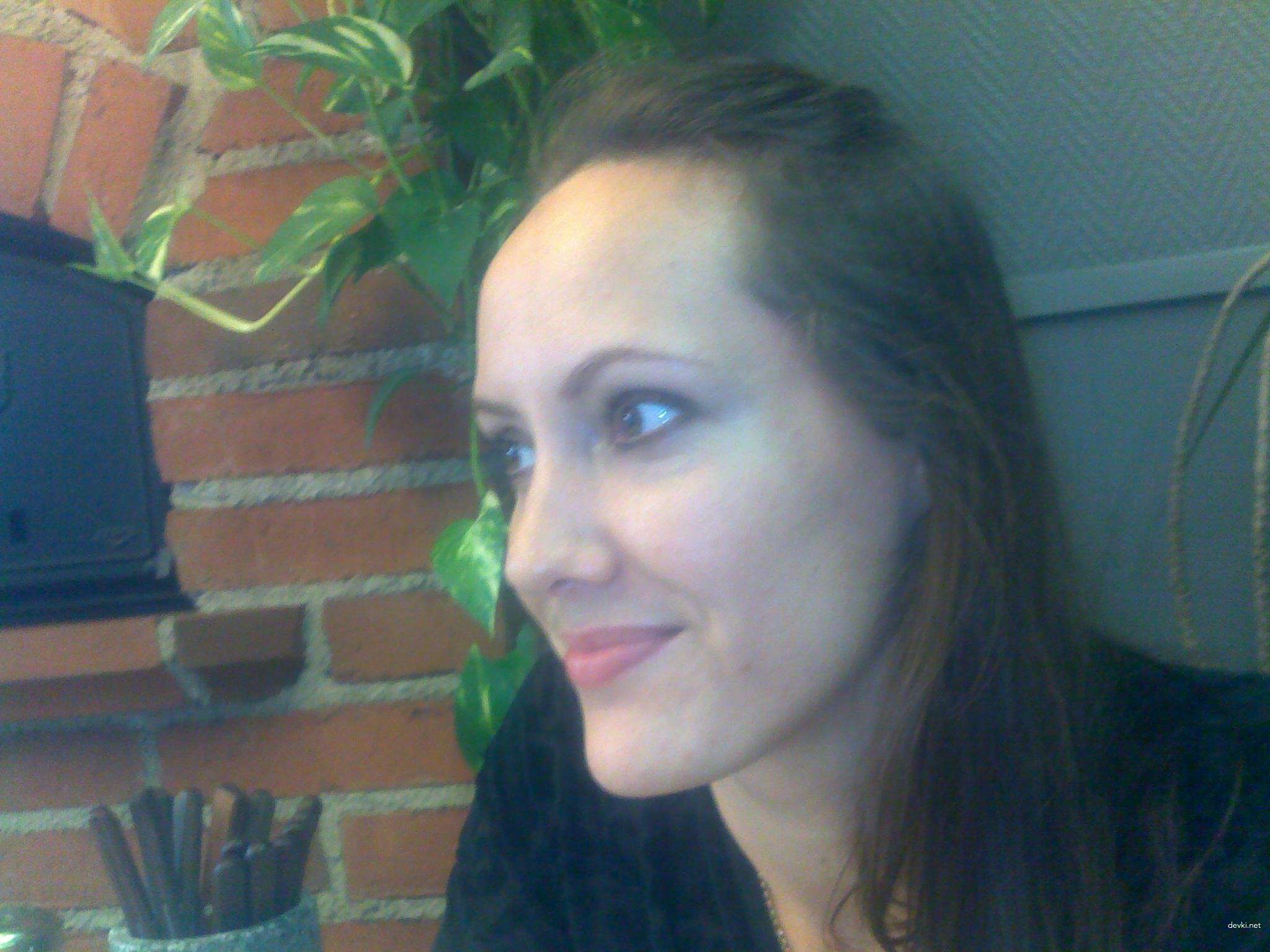 Sultry Brunette Amateur Porn: Sexy Skinny Babe in Explicit Action