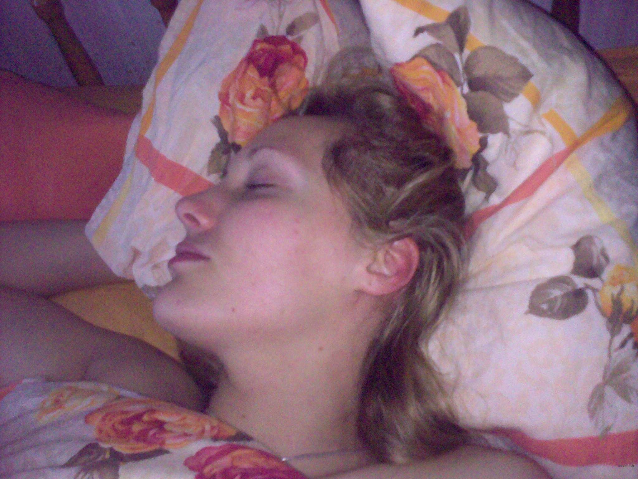 Sultry Brunette Amateur Porn: Sexy Skinny Babe in Explicit Action