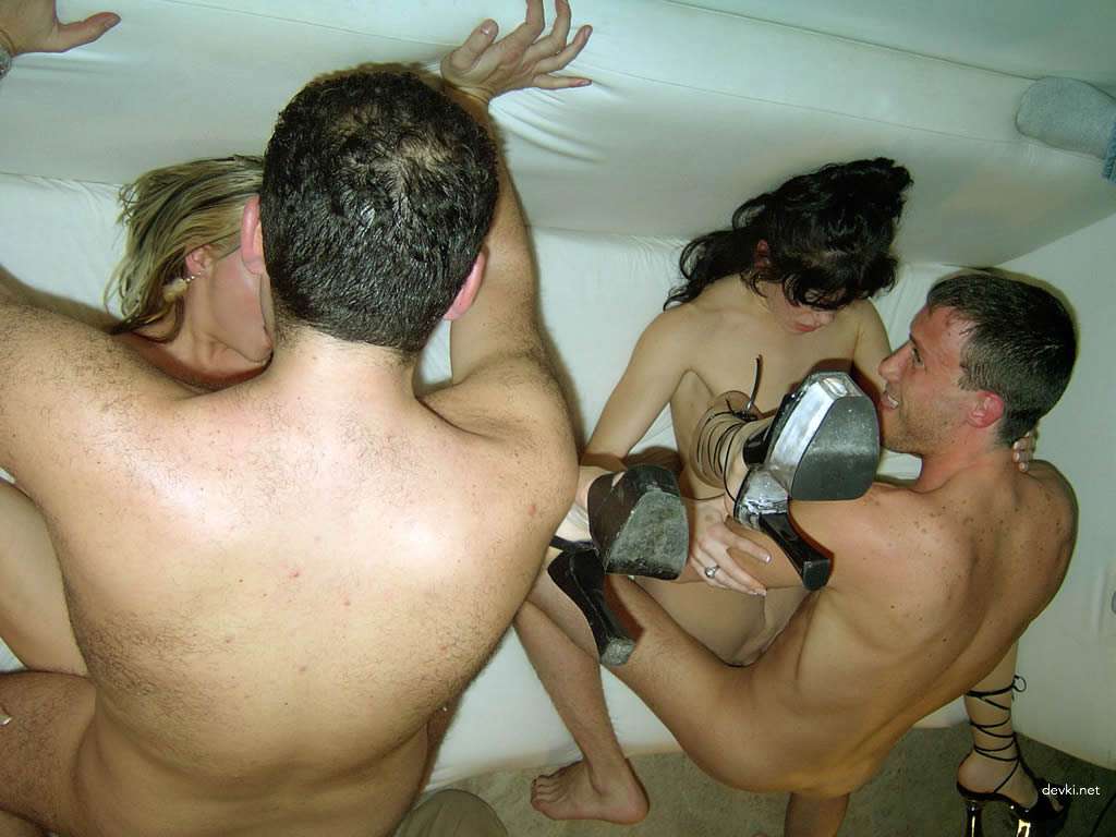 Wild Sex Orgy: Amateur Porn Photo Explosion!
