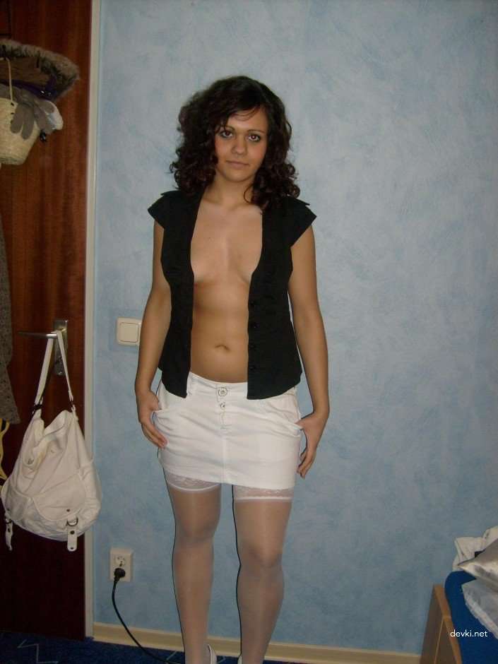 Amateur Brunette Home Strip Tease - Explicit Naked Dancing Show