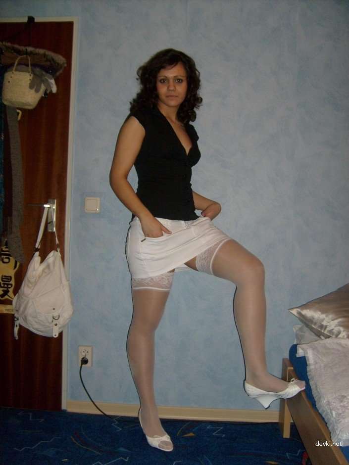 Amateur Brunette Home Strip Tease - Explicit Naked Dancing Show