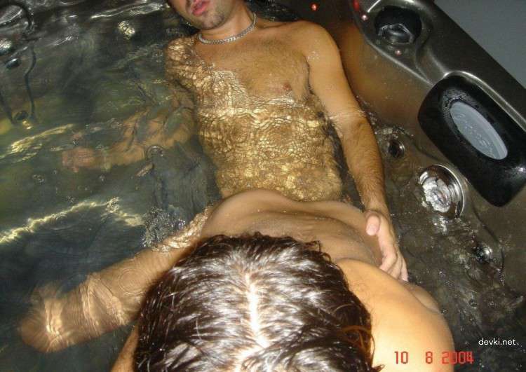 Wild Jacuzzi Orgy: Amateur Group Sex Photos