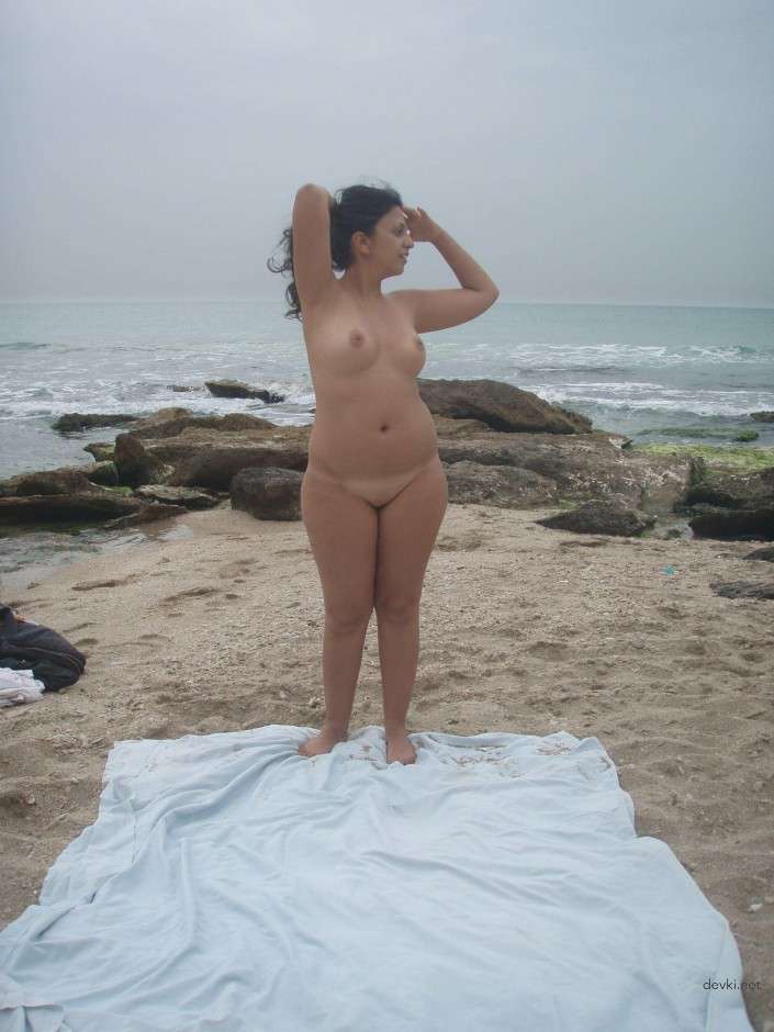 Naked BBW Beach Voyeur: Explicit Amateur Porn Photo
