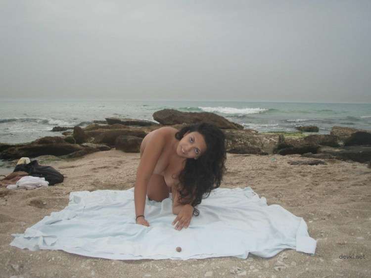 Naked BBW Beach Voyeur: Explicit Amateur Porn Photo