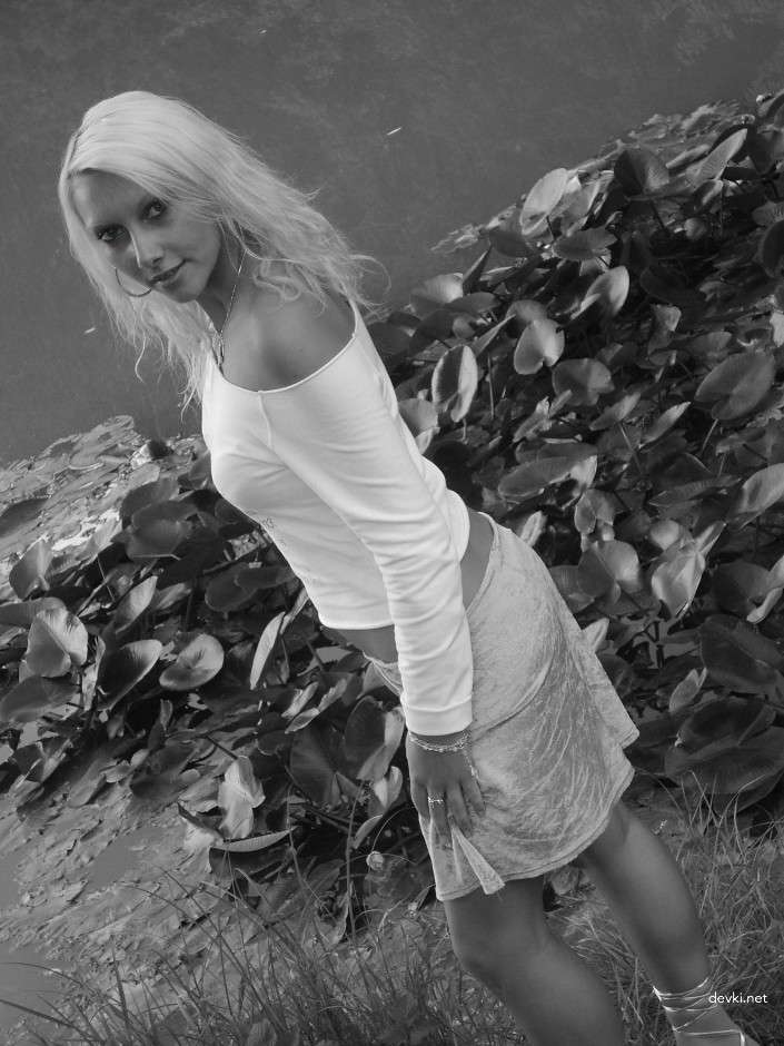 Private Archive of Cute Blonde Amateur in Explicit Porn Photos