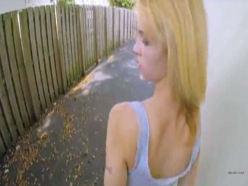 Street Sex: Hot Girl Fucks Outdoors